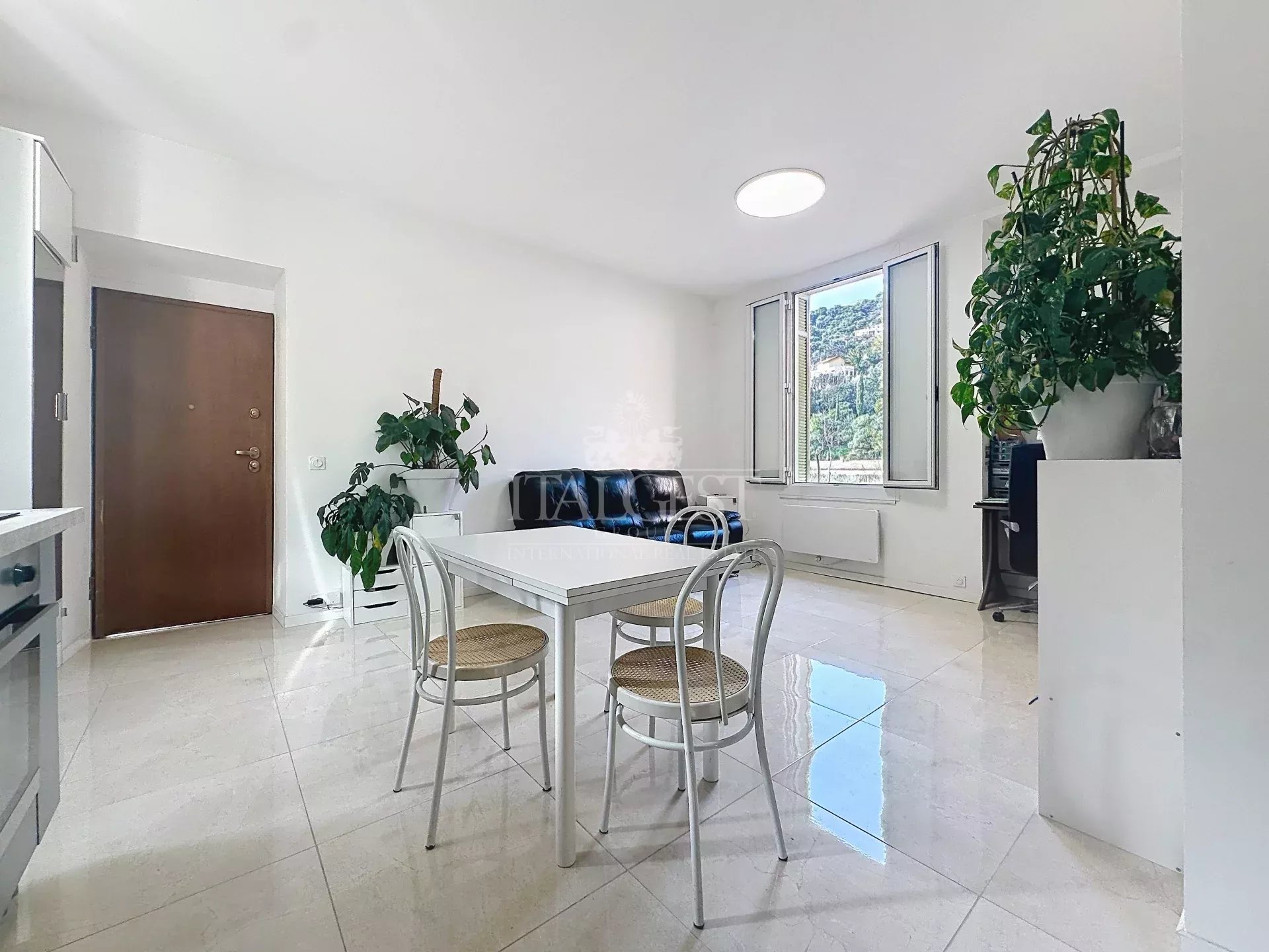 Menton Carei – Deux pièces au calme, proche centre-ville