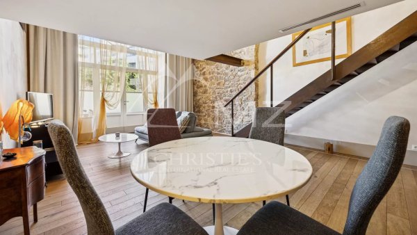 In the district of Petit Juas, loft combining historical charm and comfort — photo 6