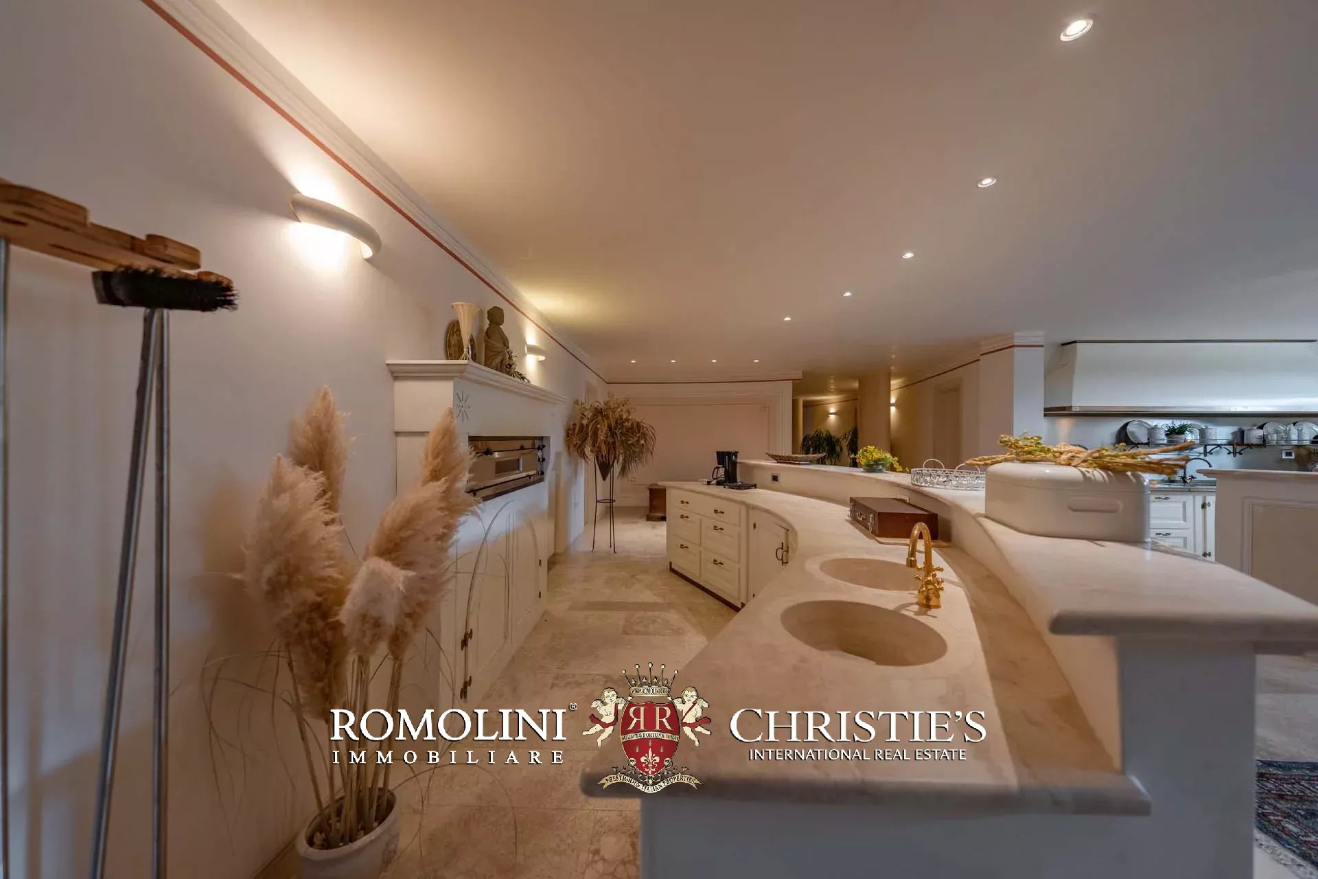 10 Bedroom Villa/Townhouse's Image 73