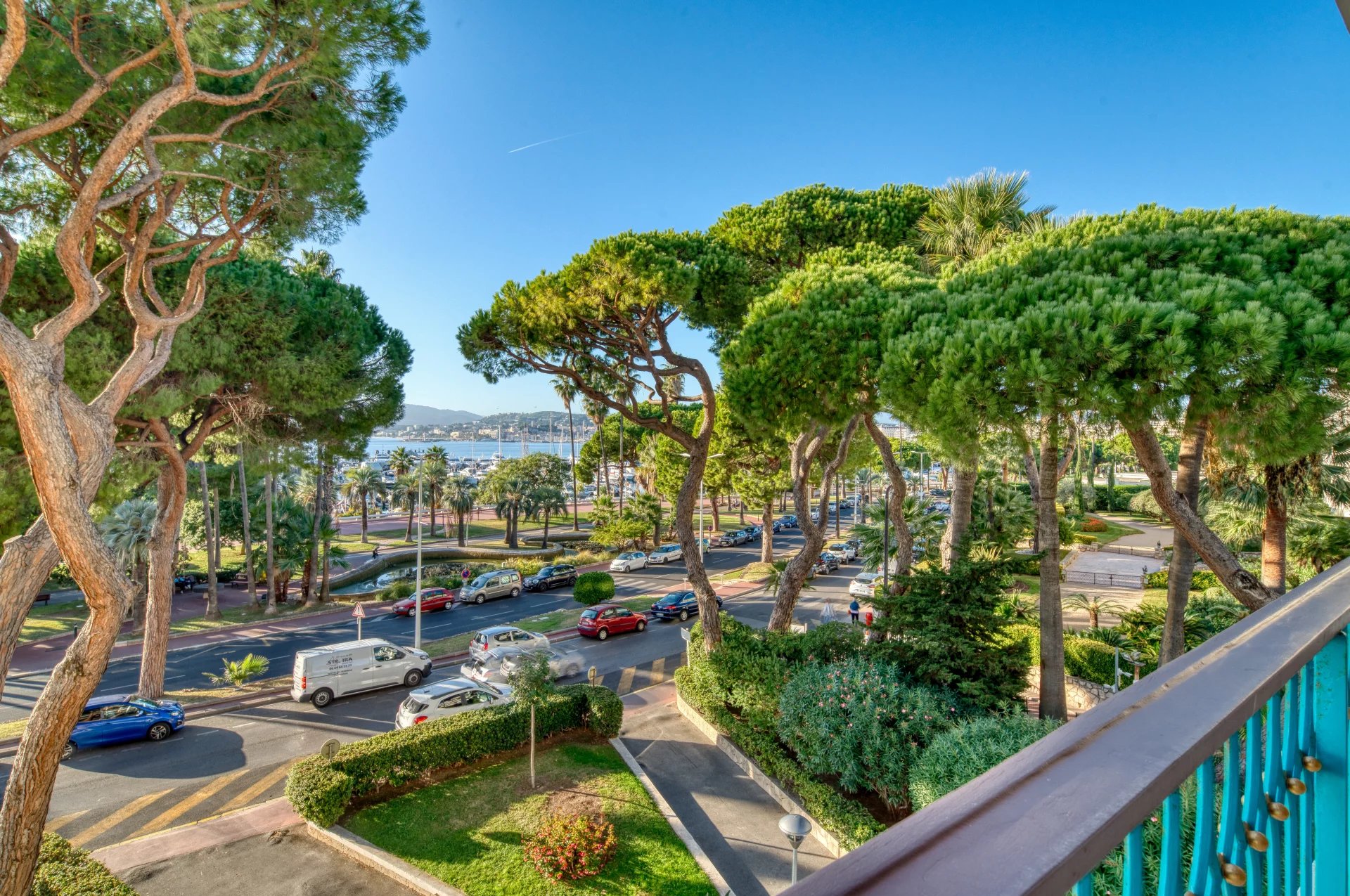 CANNES CROISETTE - 3 BEDROOMS SEA VIEW