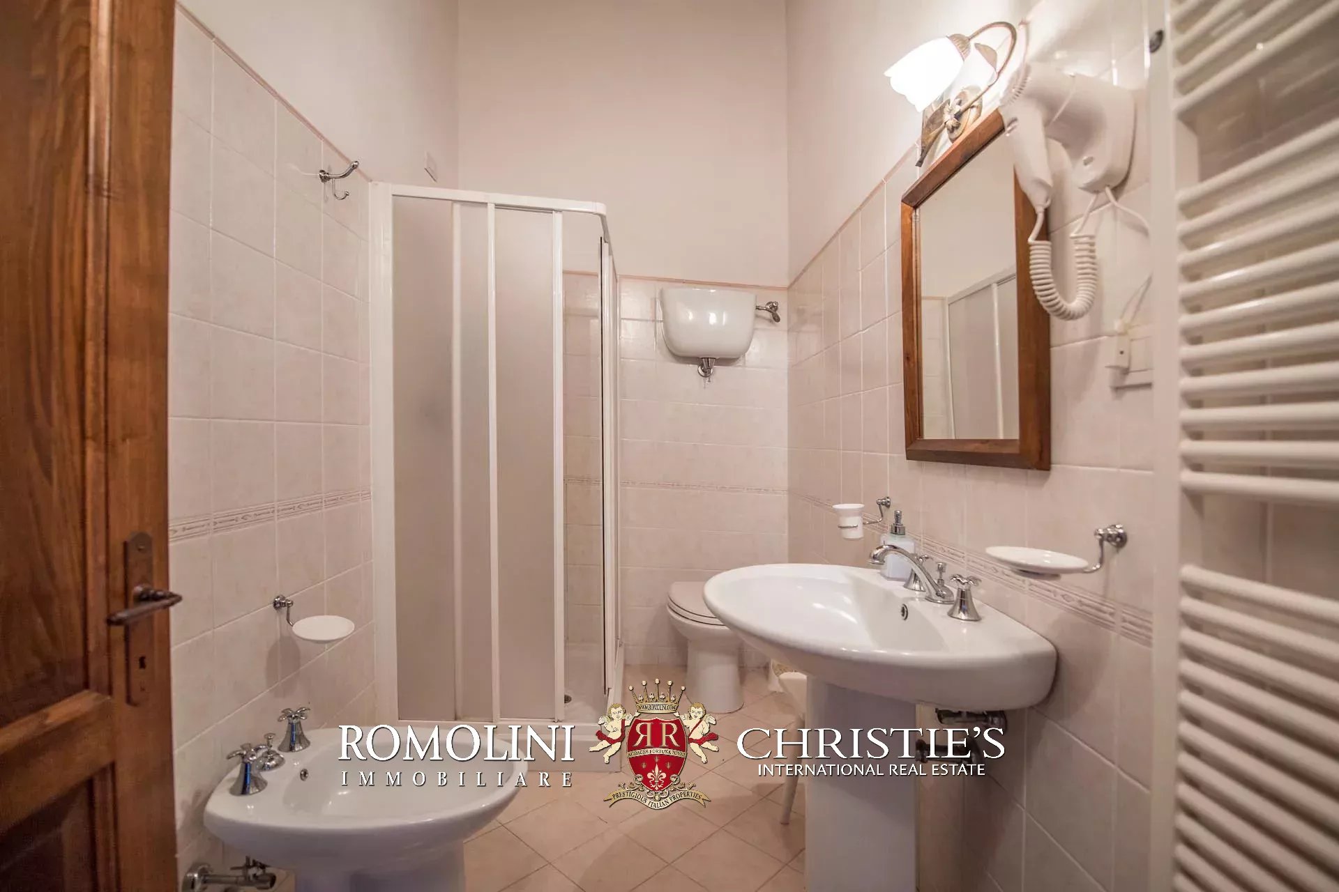 9 Bedroom Villa/Townhouse's Image 44
