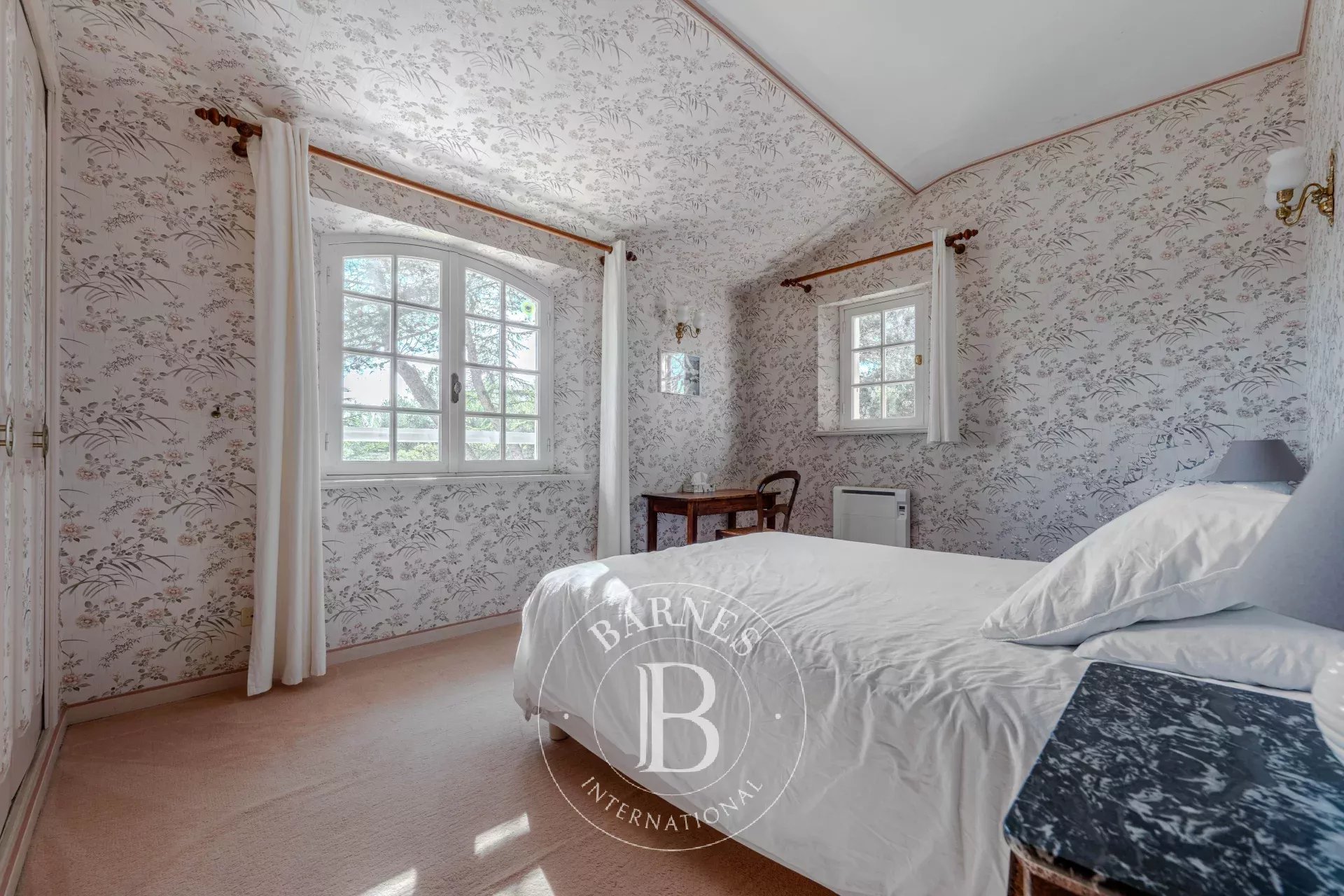 EXCLUSIVE - LA BASTIDE DE JOURDANS - HOUSE 376M² - 6 BEDROOMS - GARDEN 6300M² - POOL - TENNIS - picture 13