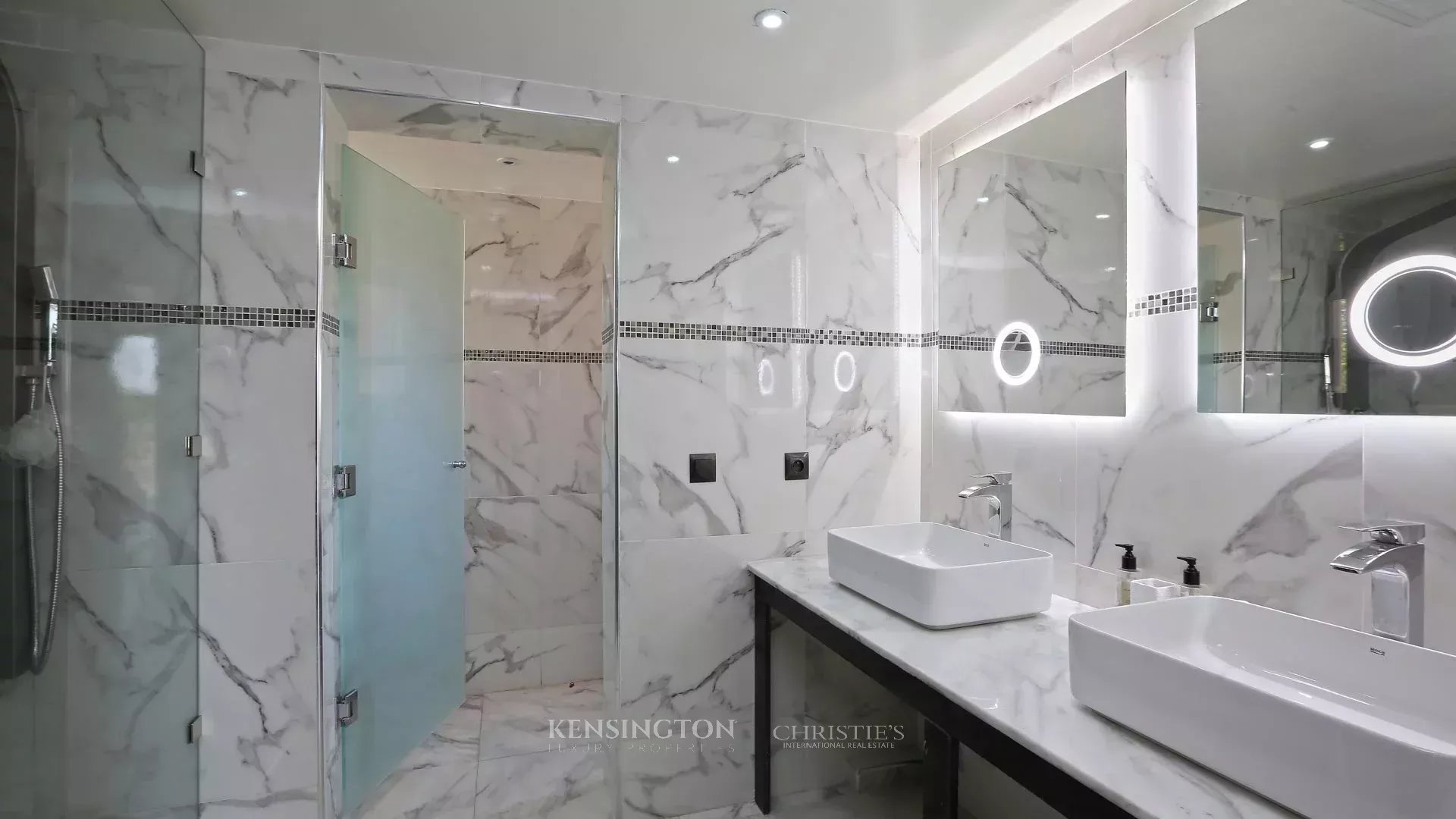 4 Bedroom Villa/Townhouse's Image 21