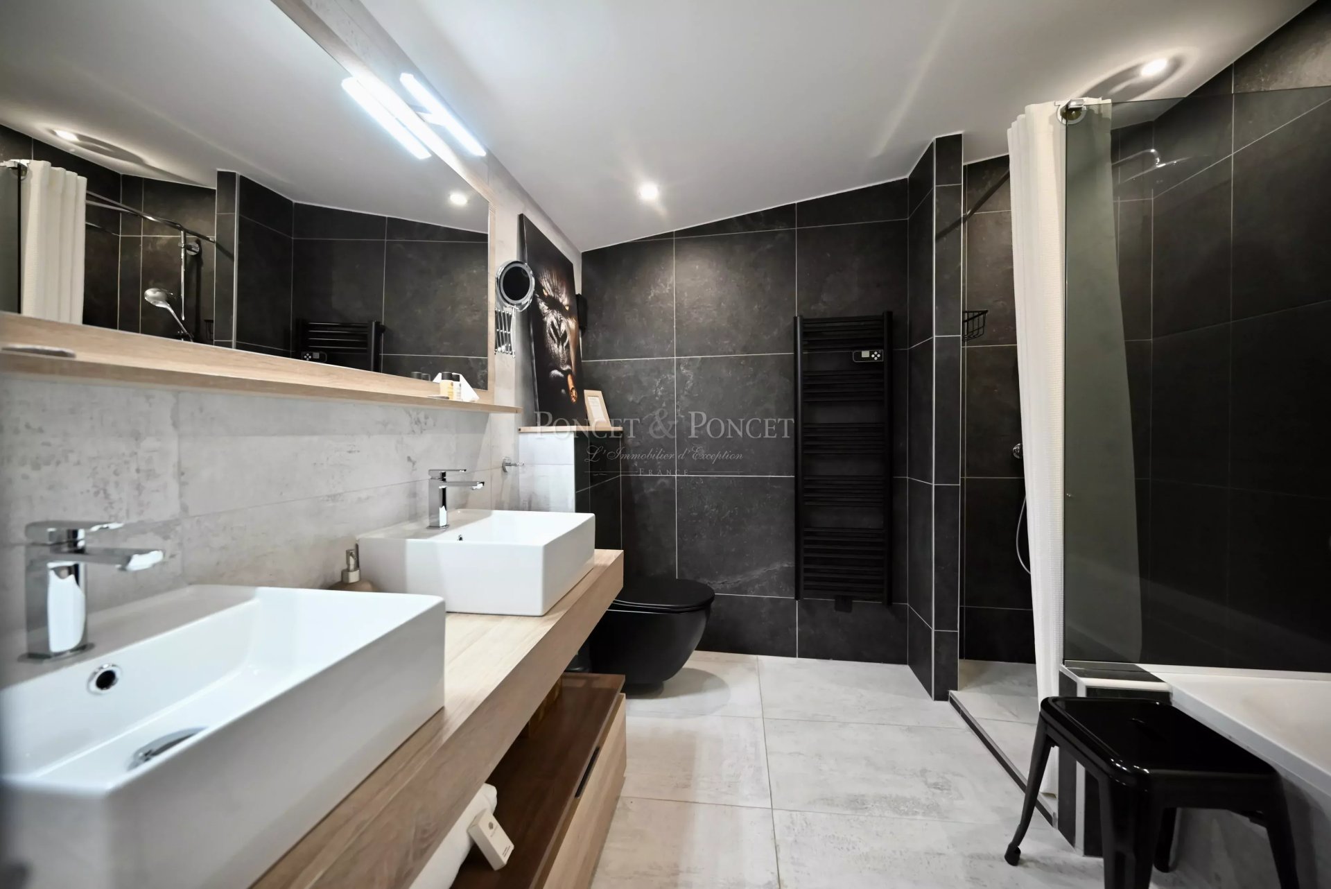 6 Bedroom Villa/Townhouse's Image 17