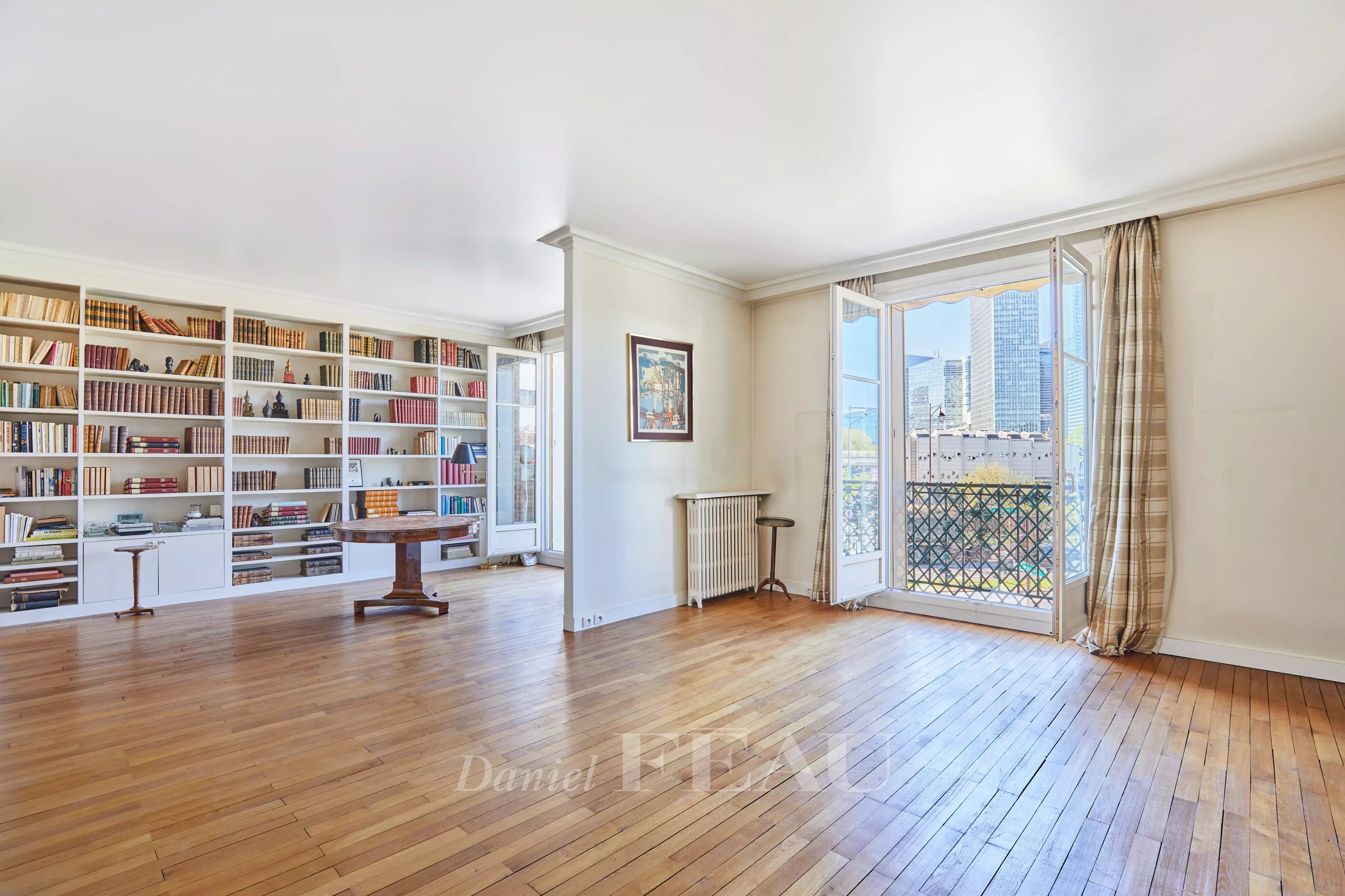 Neuilly-sur-Seine  -  An elegant 3-bed apartment