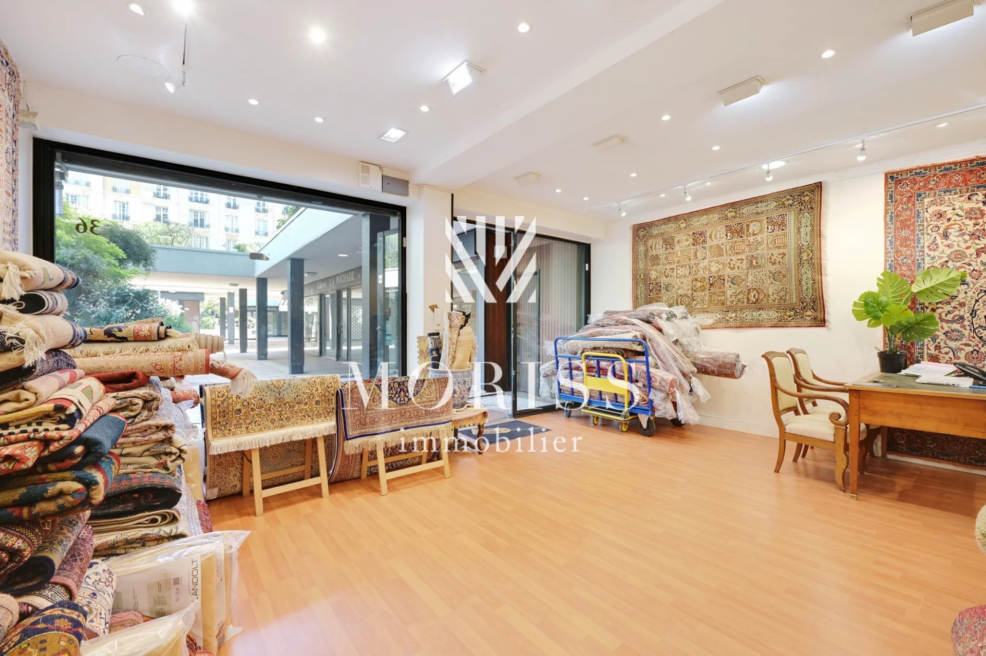 Boutique Antiquaire - Image 1