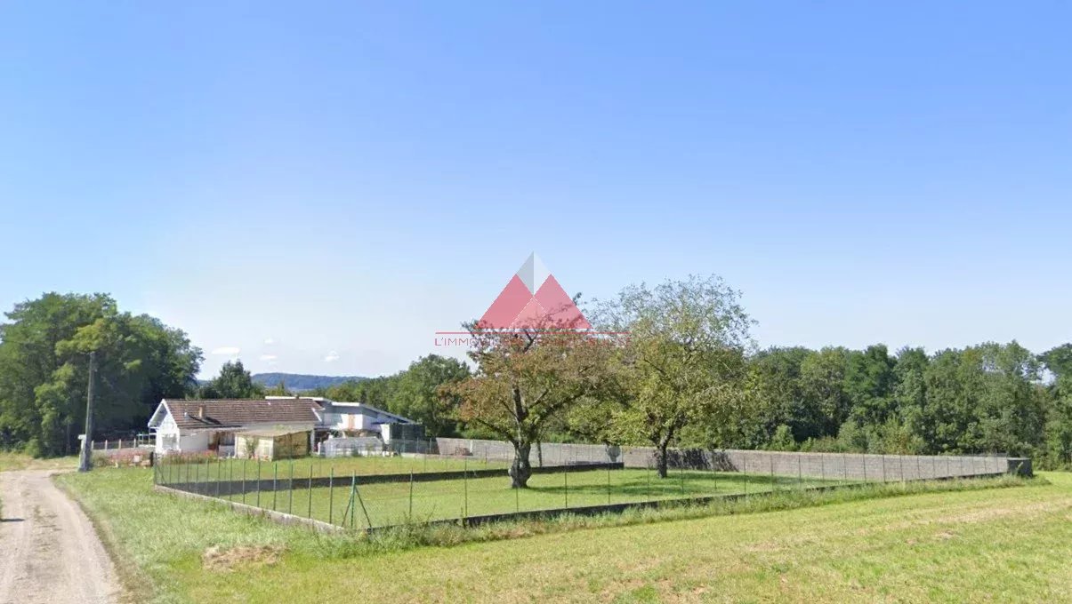 Jolie maison de plain-pied isolée avec verger