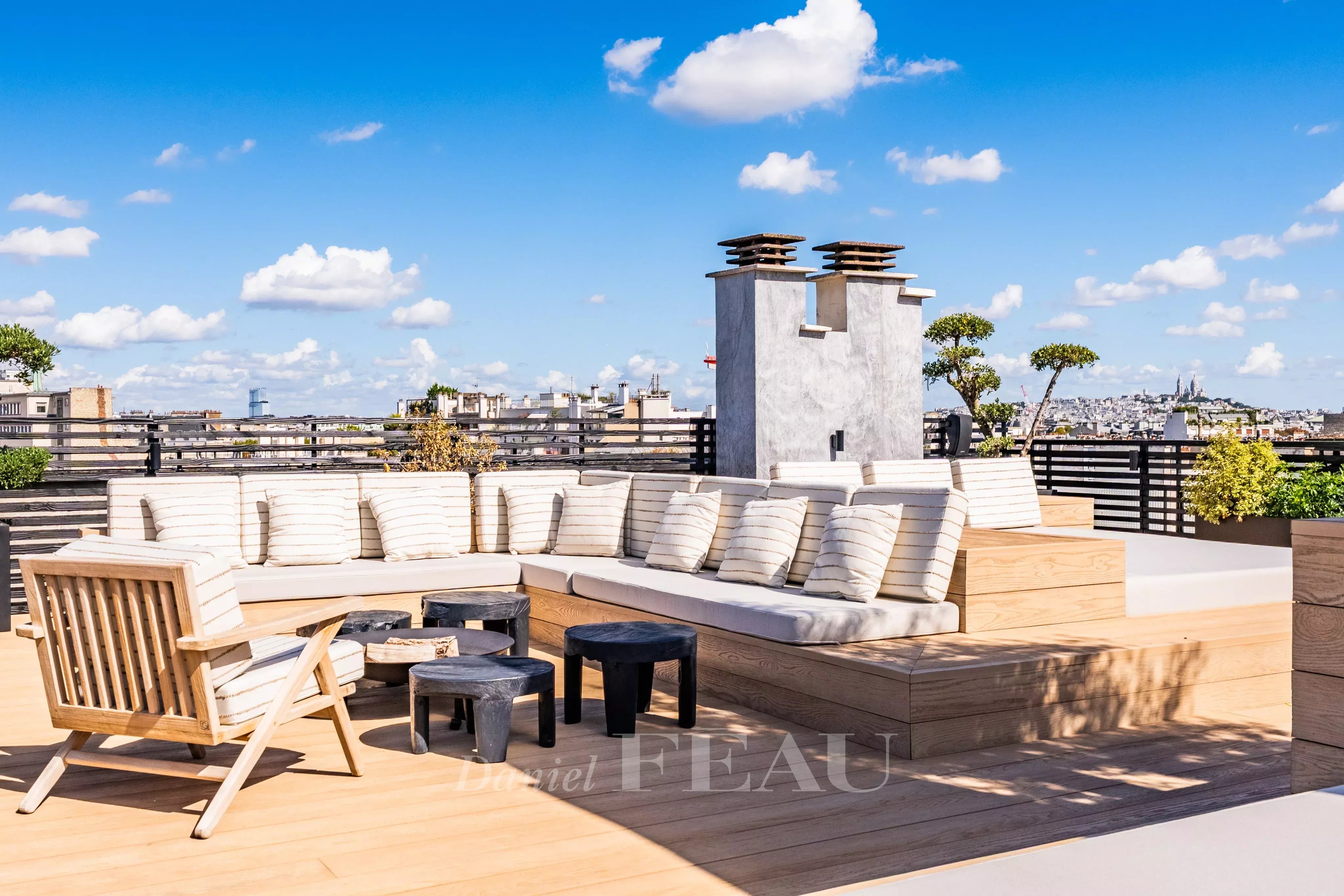 Paris 7th District –  A 2/3 bed apartment with an exceptional terrace
