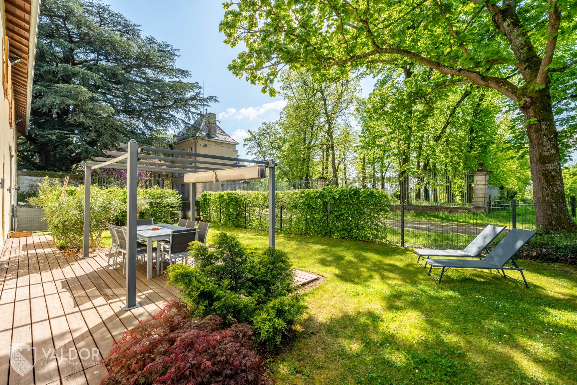 T4 en duplex avec jardin dans un cadre verdoyant