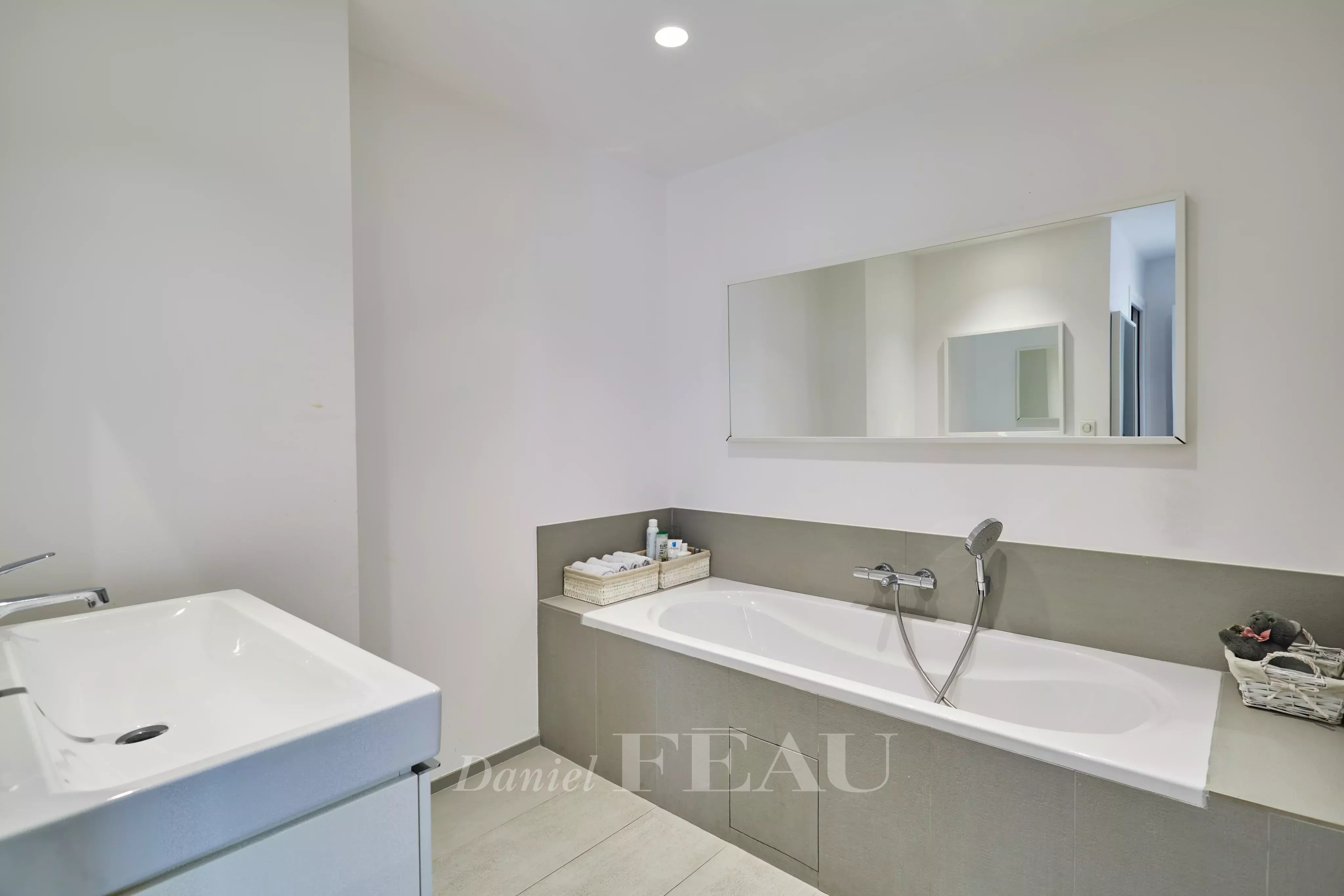 Sale Apartment Paris 16th