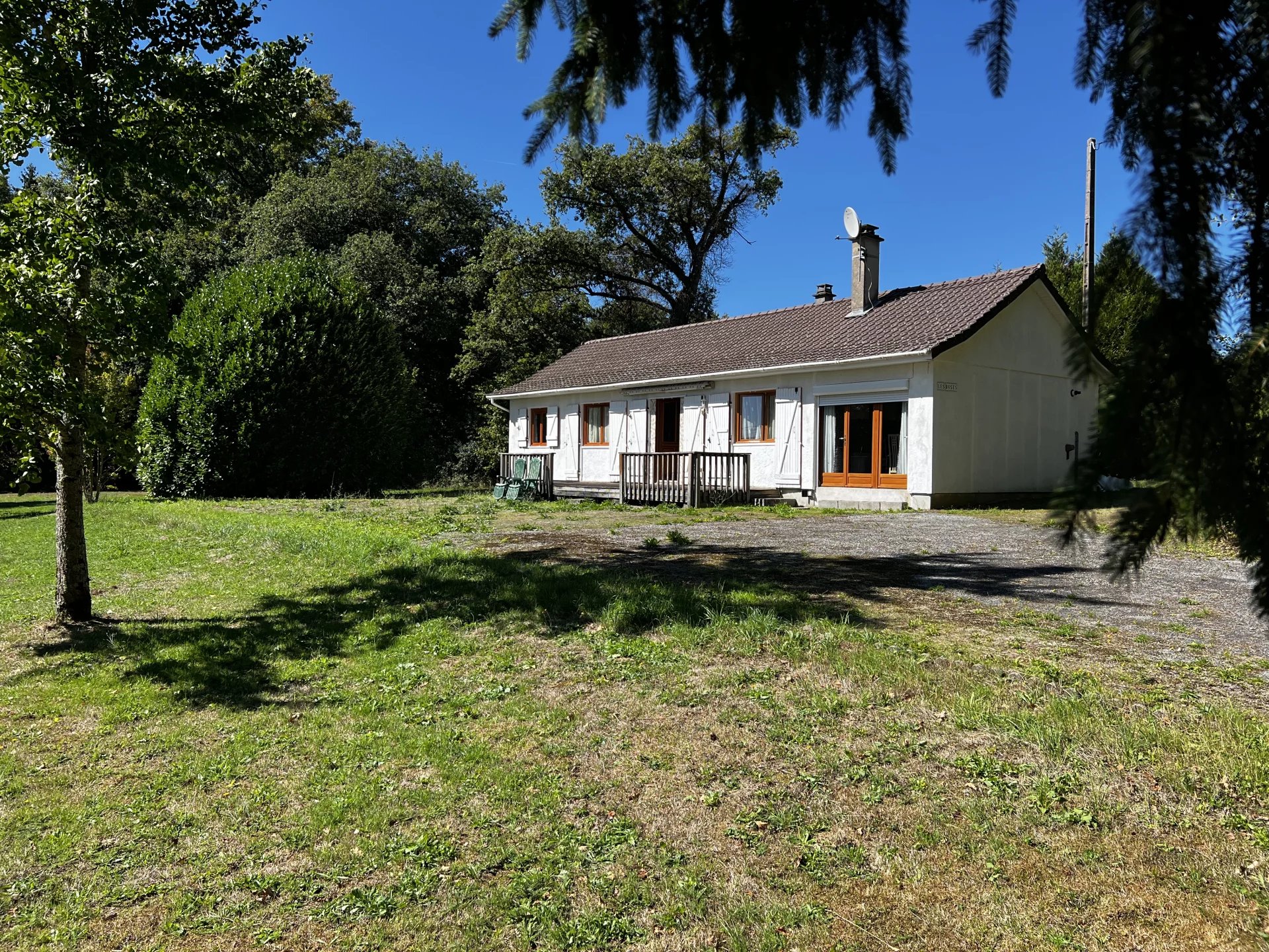 House in Folles - view 1