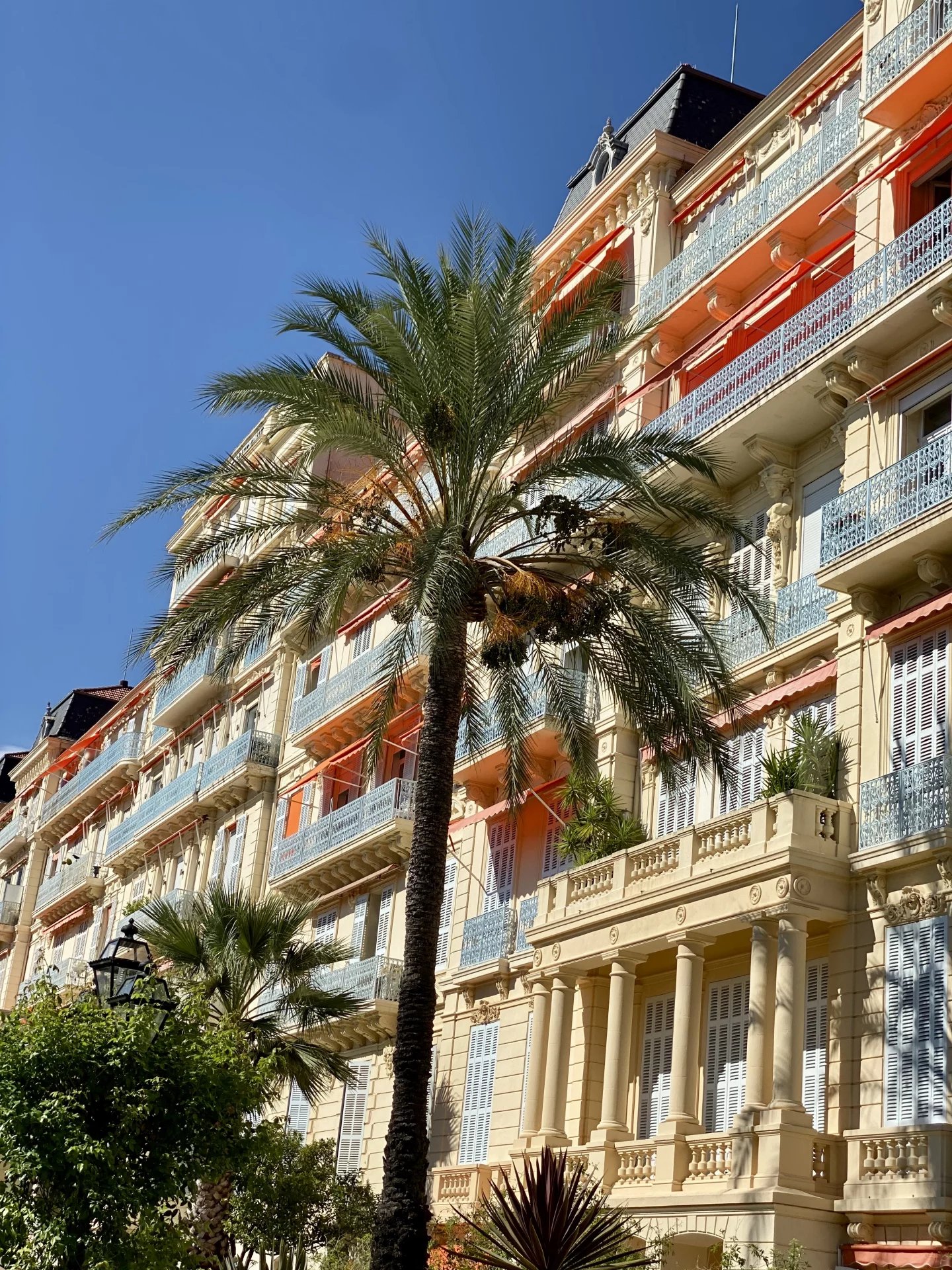 Elegant 3-Bedroom Apartment with Sea View in Cannes