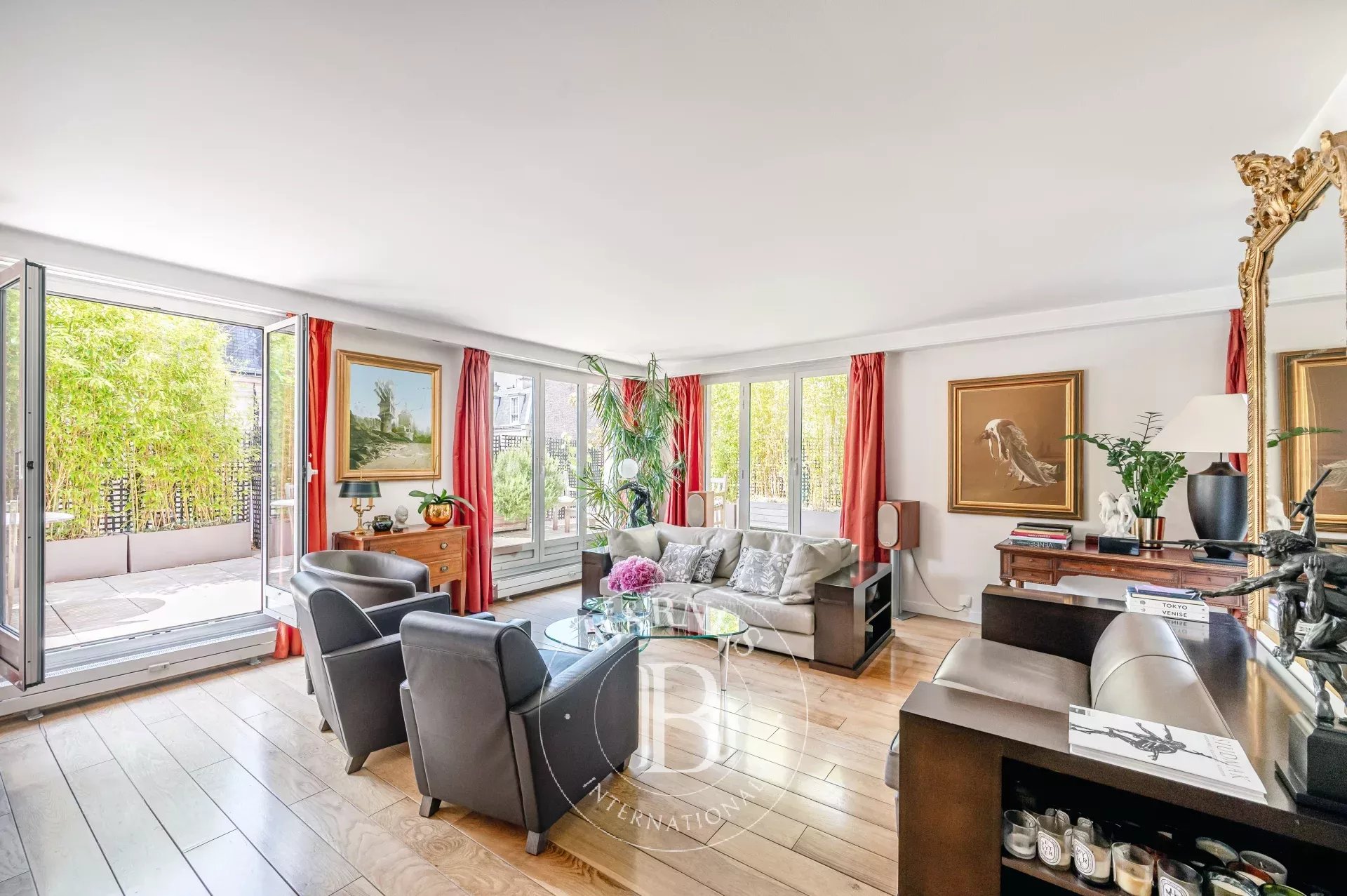 Neuilly - Pasteur - 4-bed family apartment - Step-free terrace