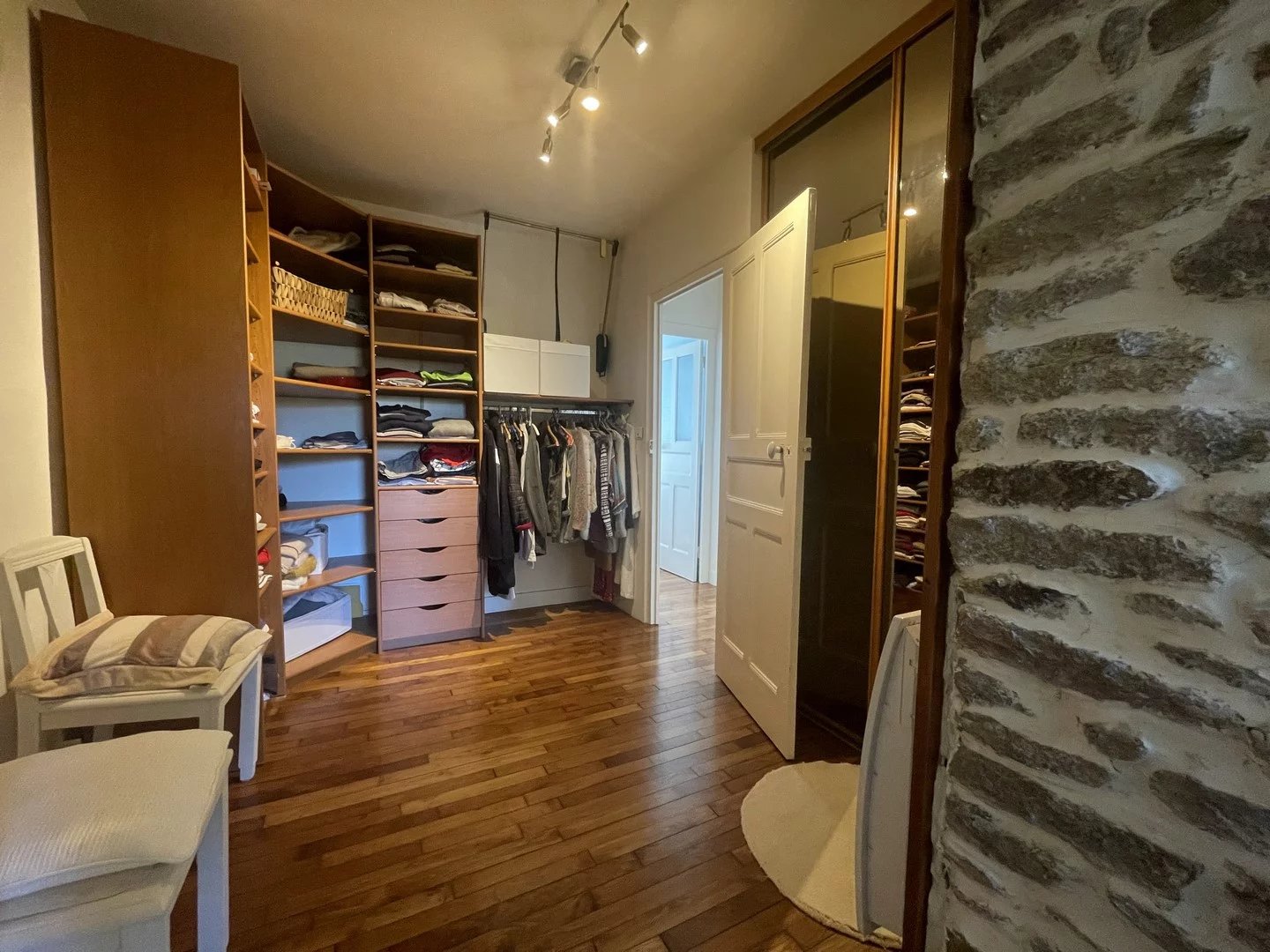 RARE MAISON EN PIERRES LA VICOMTE/RANCE