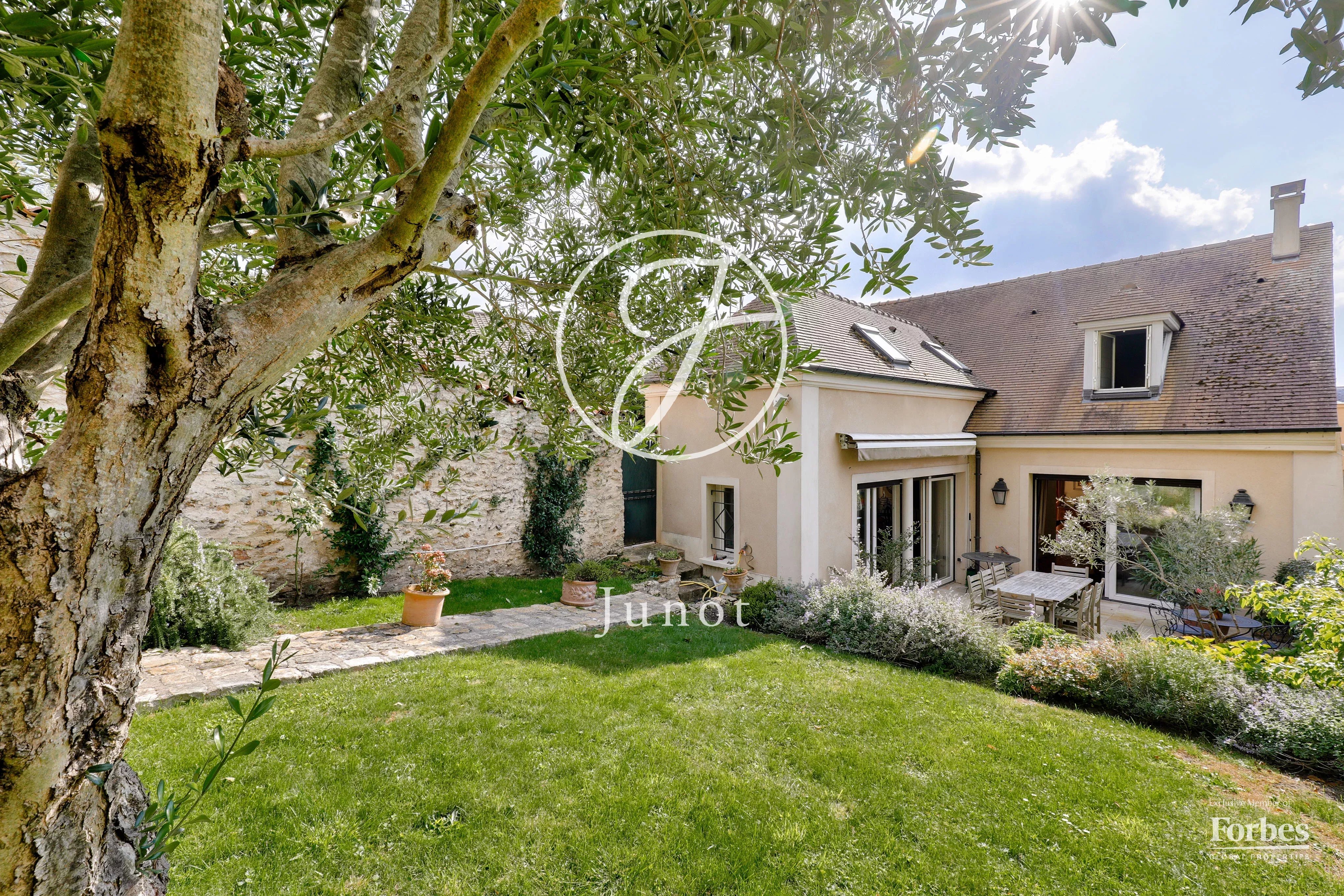 La Celle Saint-Cloud - LE BOURG - Maison à vendre - 250 m² - 4  chambres- Jardin + patio