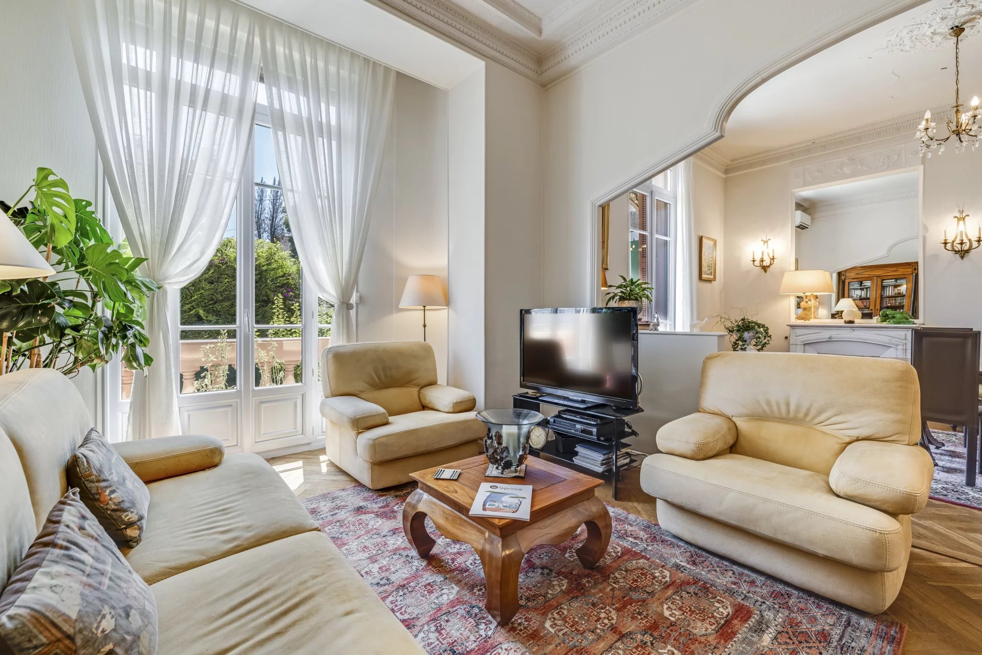 Nice bas Cimiez / avenue des Arènes - Hôtel Particulier - 5 Pièces 117m2 - Balcons et Jardin