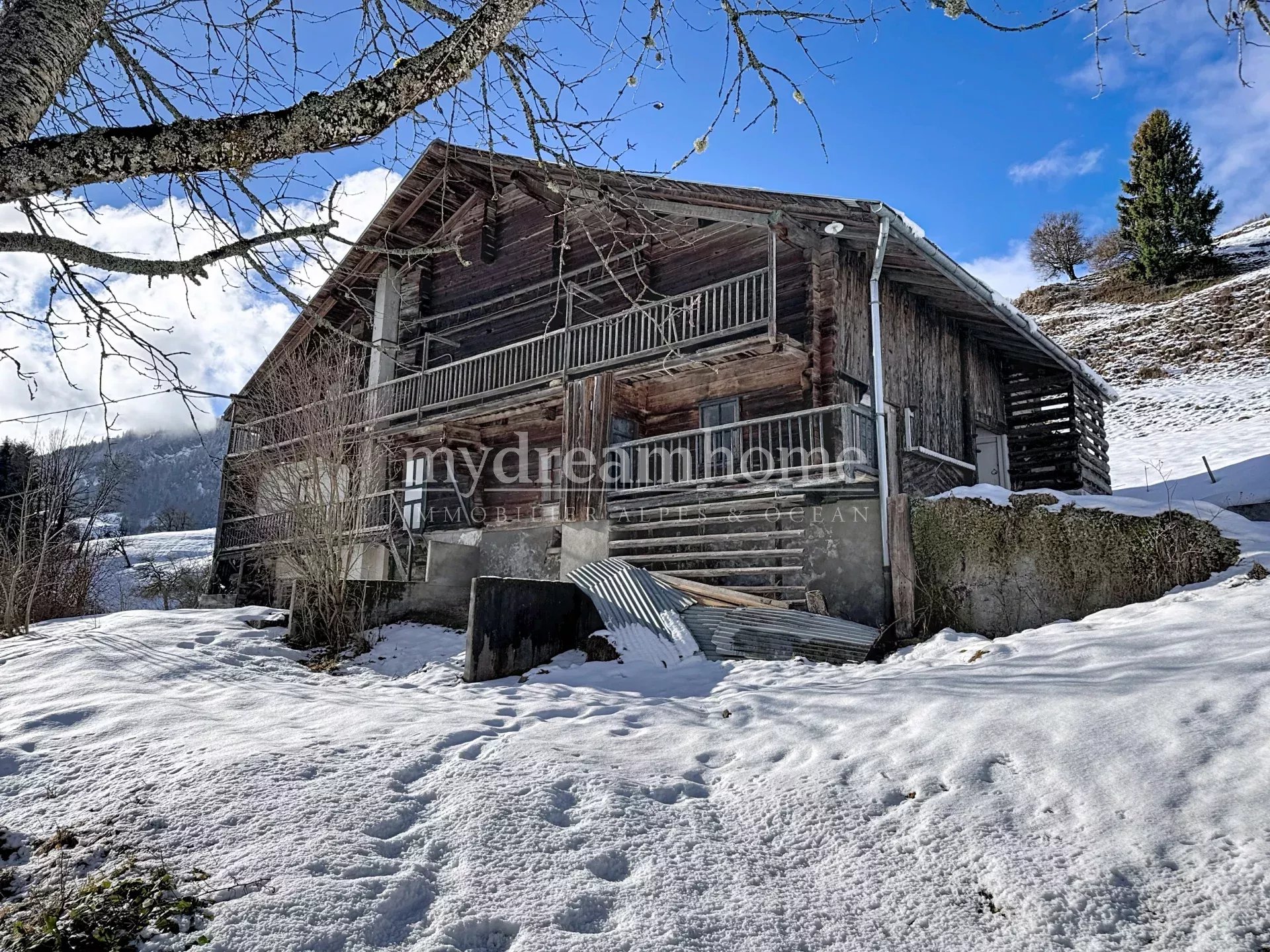 Ferme à rénover d'environ 250 m²  à Saint Nicolas la Chapelle (73590)