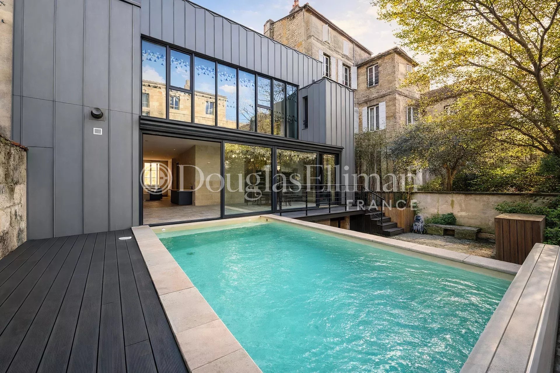 BORDEAUX- JARDIN PUBLIC / CHARTRONS – Maison de ville avec piscine et garage. - Image nᵒ2