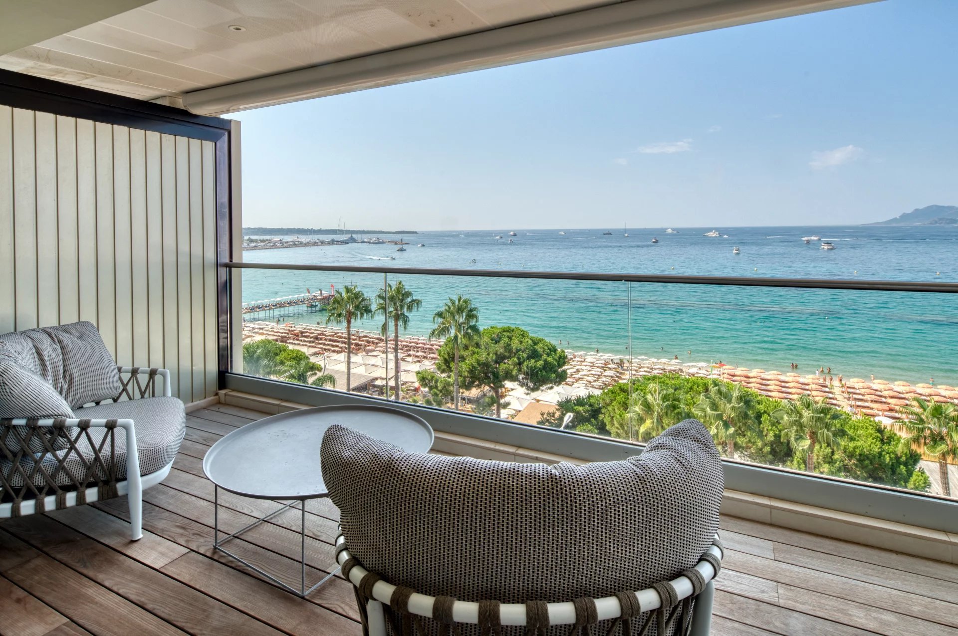 CANNES CROISETTE – HIGH FLOOR, PANORAMIC SEA VIEW, TERRACE, CELLAR AND PARKING