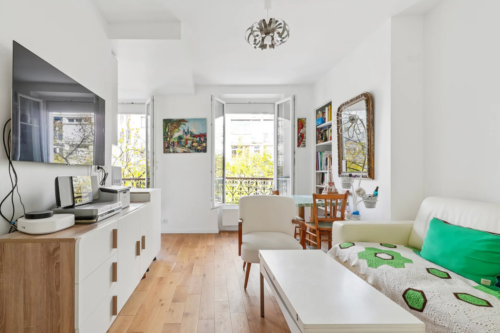 Paris XVème – Village Saint-Charles – Appartement 2 pièces en parfait état