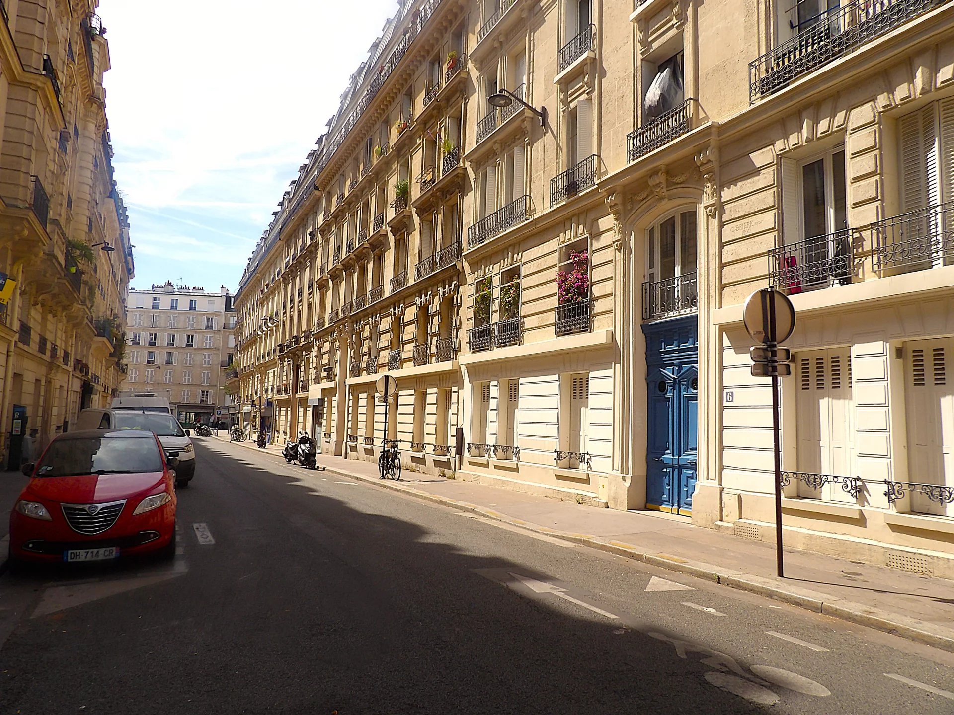 APPARTEMENT ARCHITECTE EXCELLENT ETAT DANS IMMEUBLE DE STANDING