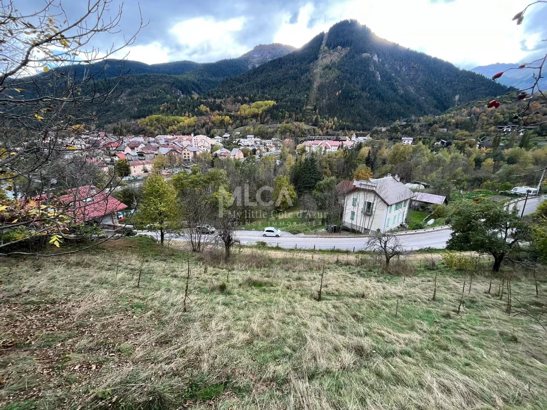 TERRAIN AVEC PERMIS D AMENAGER SAINT ETIENNE DE TINEE