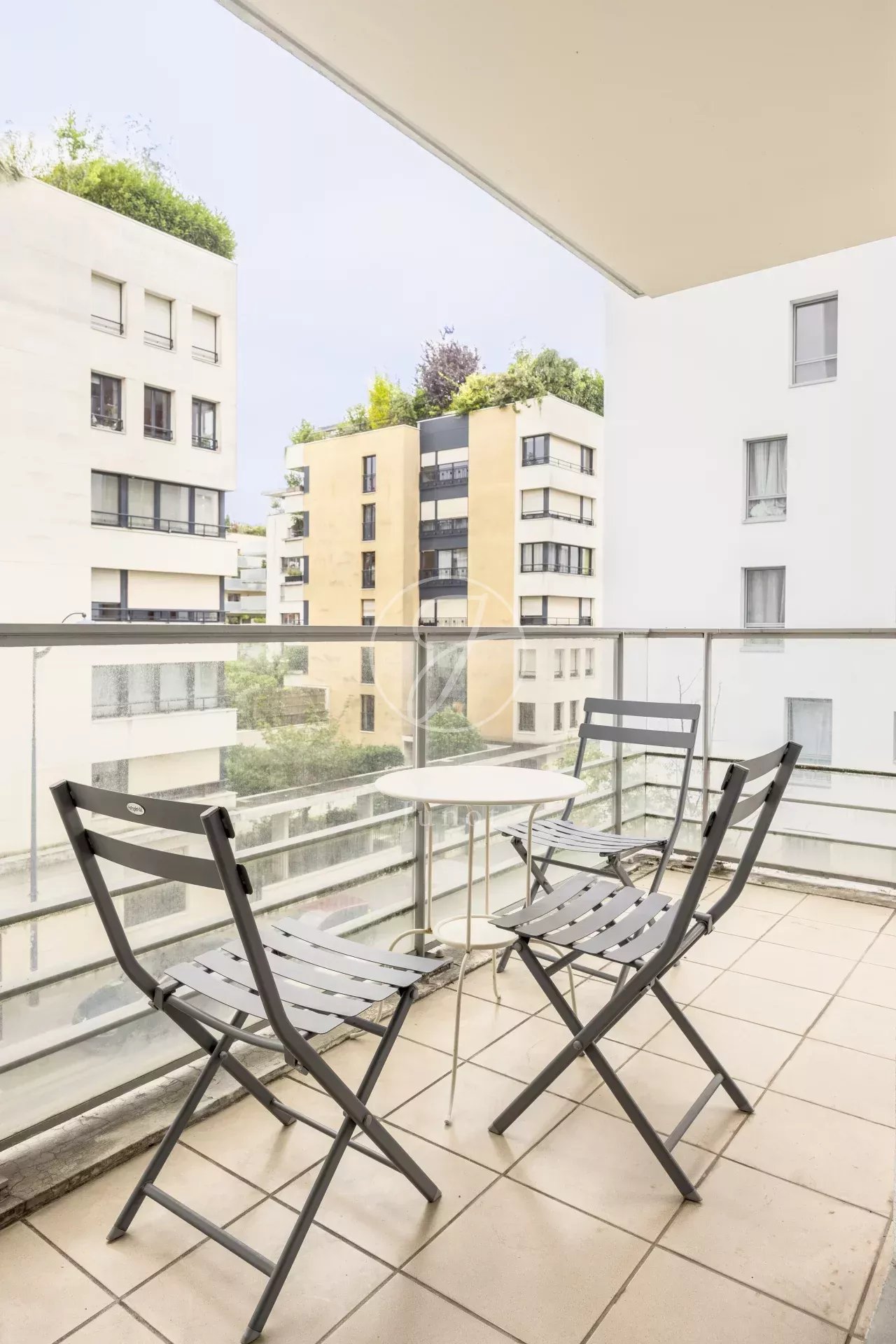 Paris 17e -  HAUTS DE MALESHERBES - Appartement à vendre - 3 pièces - 82,45m² Carrez - 2 chambres - Terrasse - Vue dégagée.