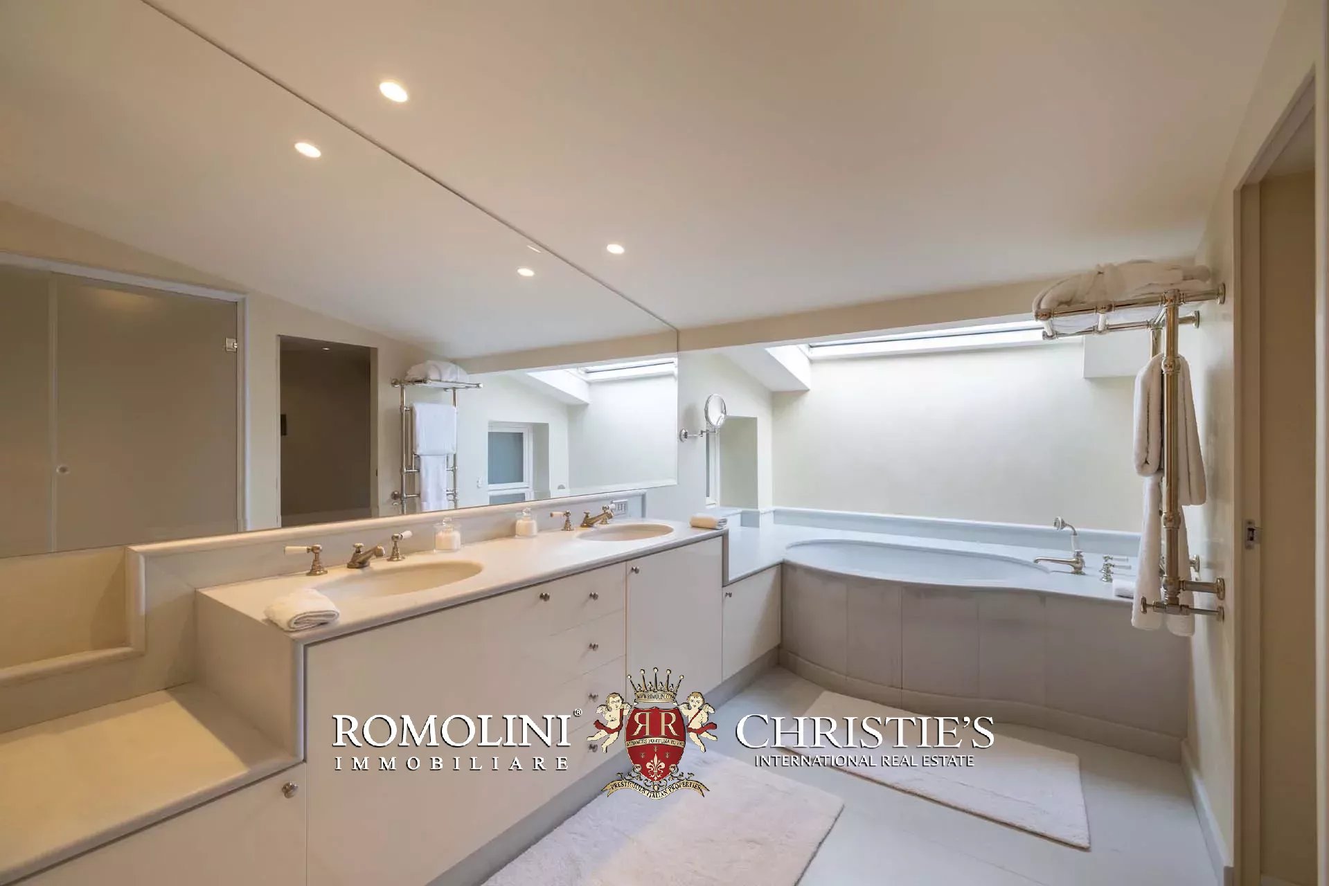 16 Bedroom Villa/Townhouse's Image 52