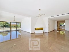 Isola Bella district – Prestigious residence with landscaped park. — photo 6 of 7