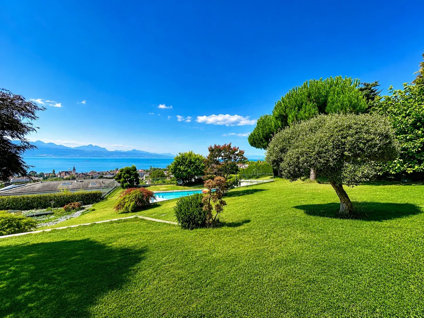 Propriété d'exception avec piscine et vue panoramique sur le Léman et les Alpes