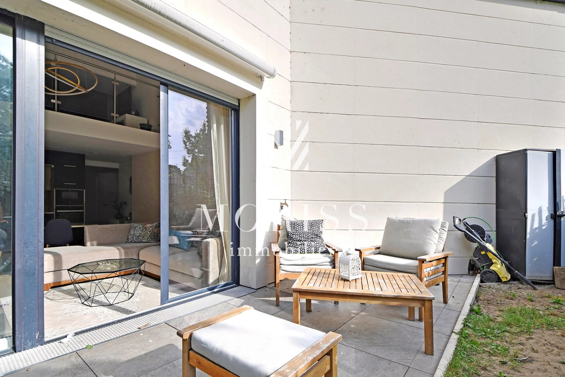 4 PIÈCES / TERRASSE / TRAVERSANT / RUE DES ROSIERS / GARIBALDI - Image Array
