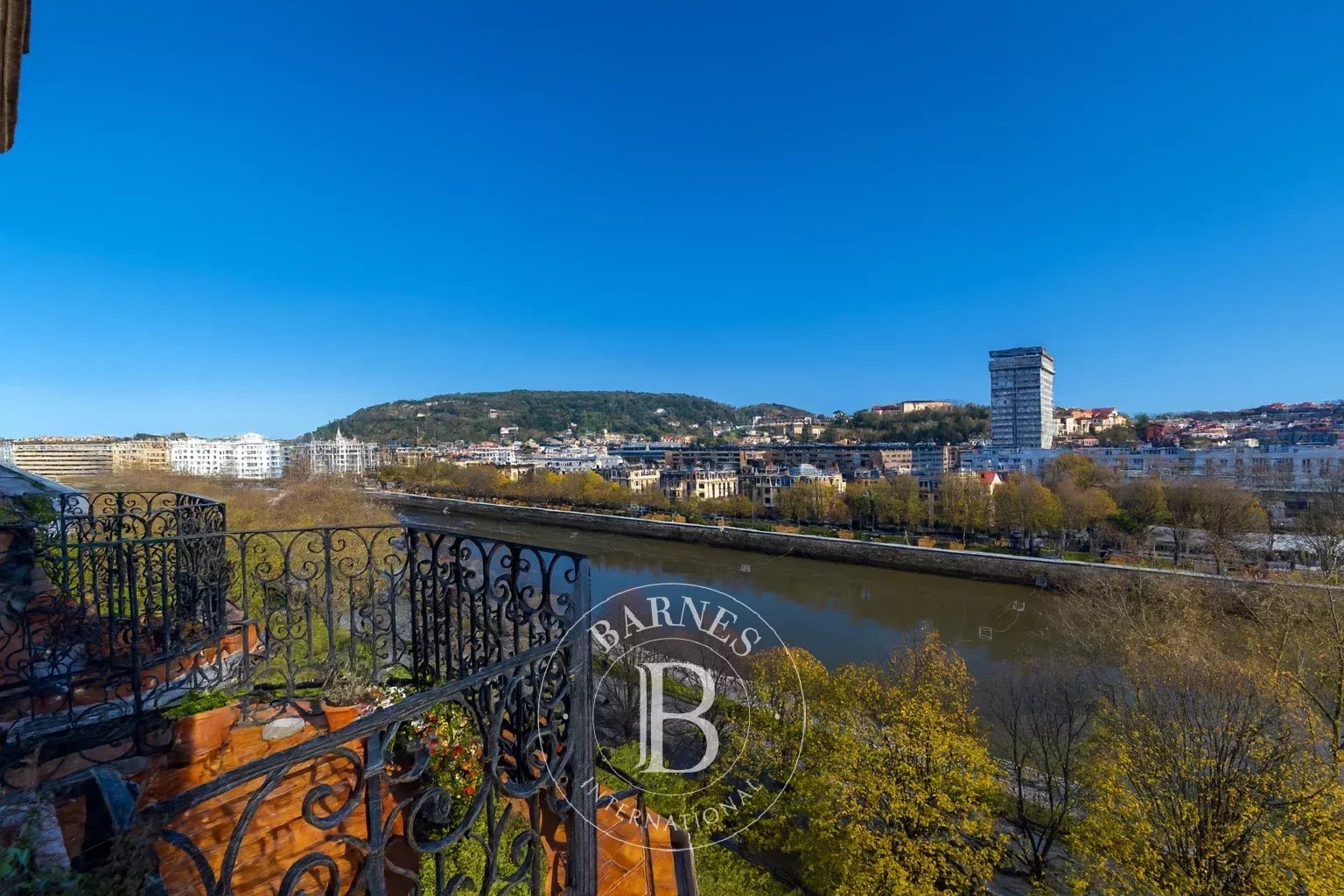 SAINT-SÉBASTIEN – Duplex penthouse exclusif avec terrasses et vues dégagées sur la rivière Urumea
