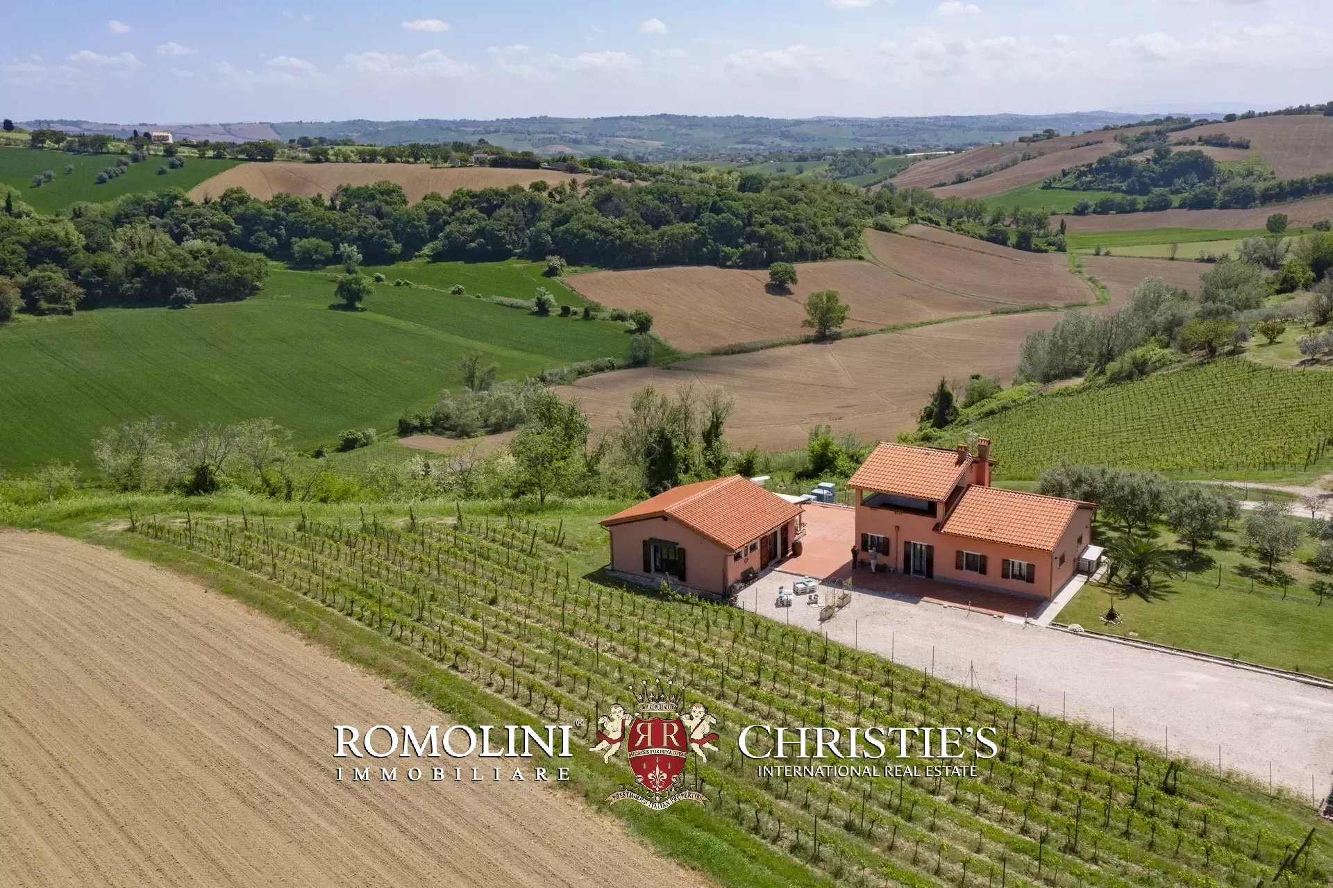 5 Bedroom Vineyard's Image 9
