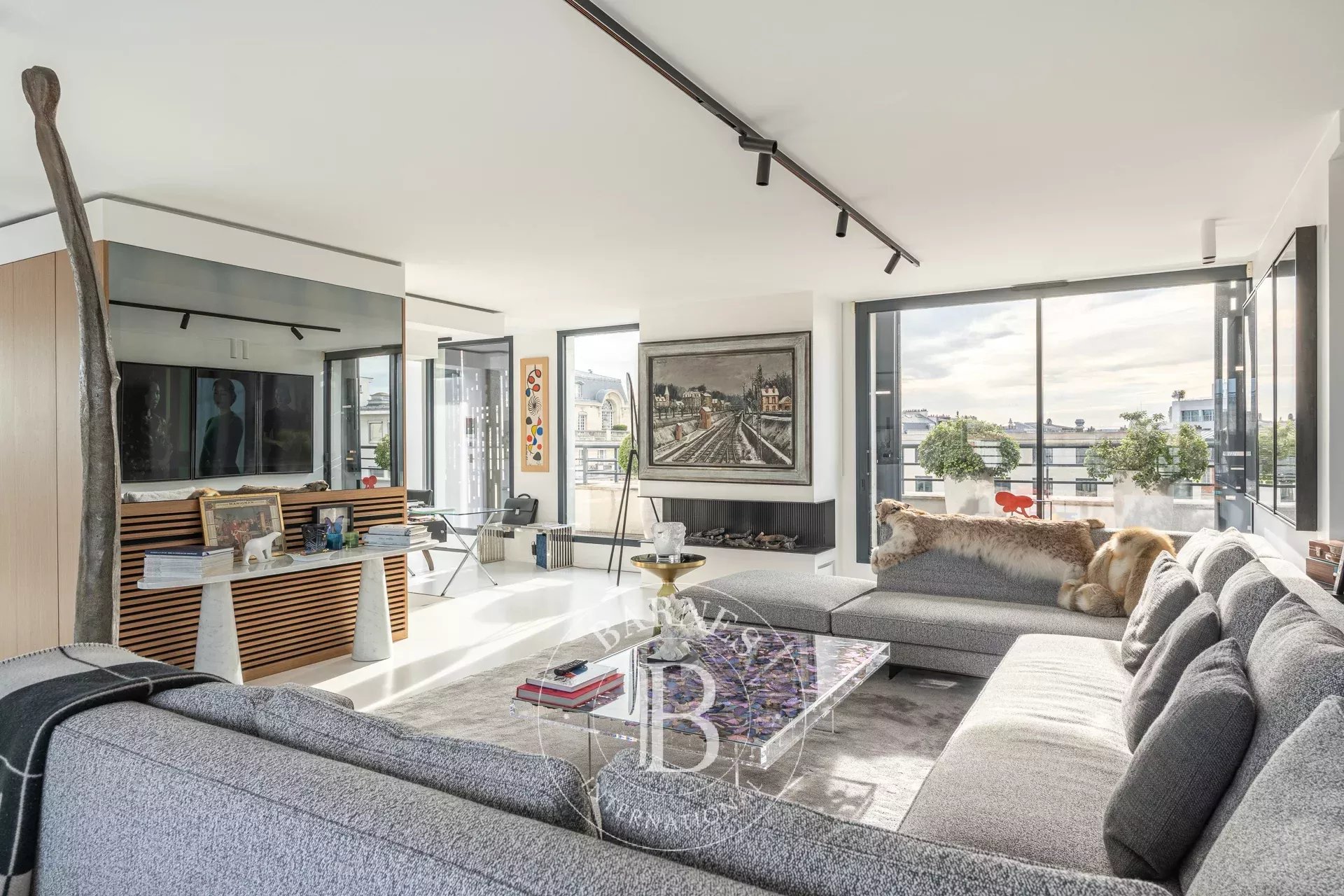 PARIS 8th - FAUBOURG SAINT-HONORE - EXCLUSIVITY - SPLENDID DUPLEX WITH TERRACES AND PANORAMIC VIEWS OF PARIS