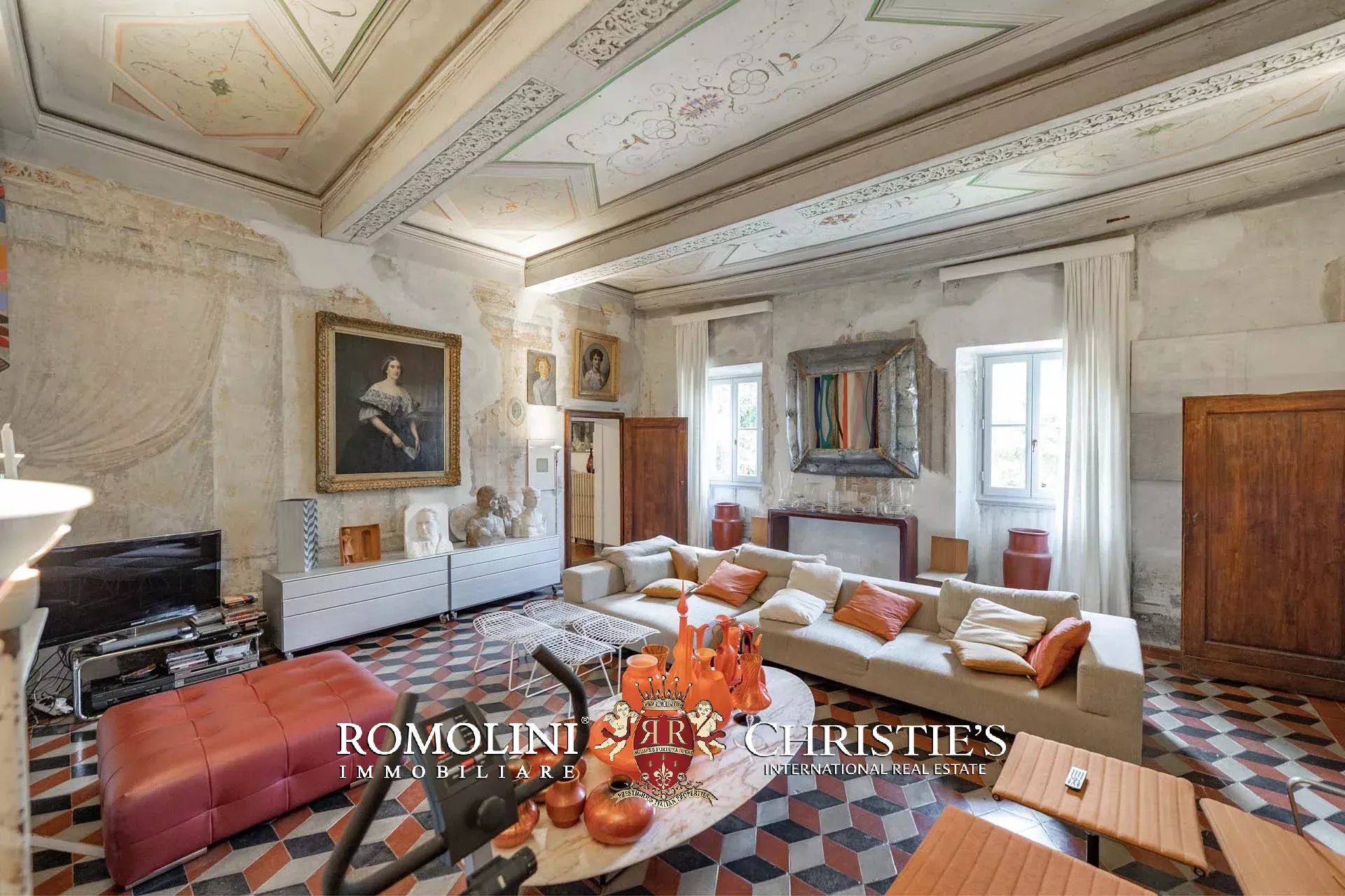 11 Bedroom Villa/Townhouse's Image 16