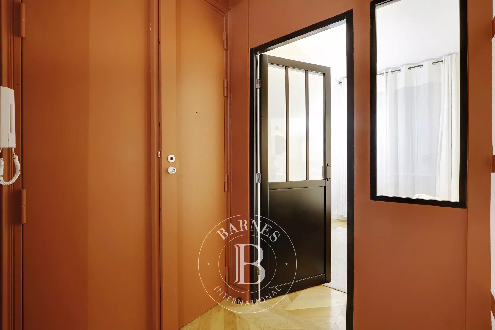 Paris 6 - Marché Saint-Germain - Fully renovated three-room apartment - Parquet, moldings, fireplace - View Saint-Sulpice - Haussmann building - picture 15