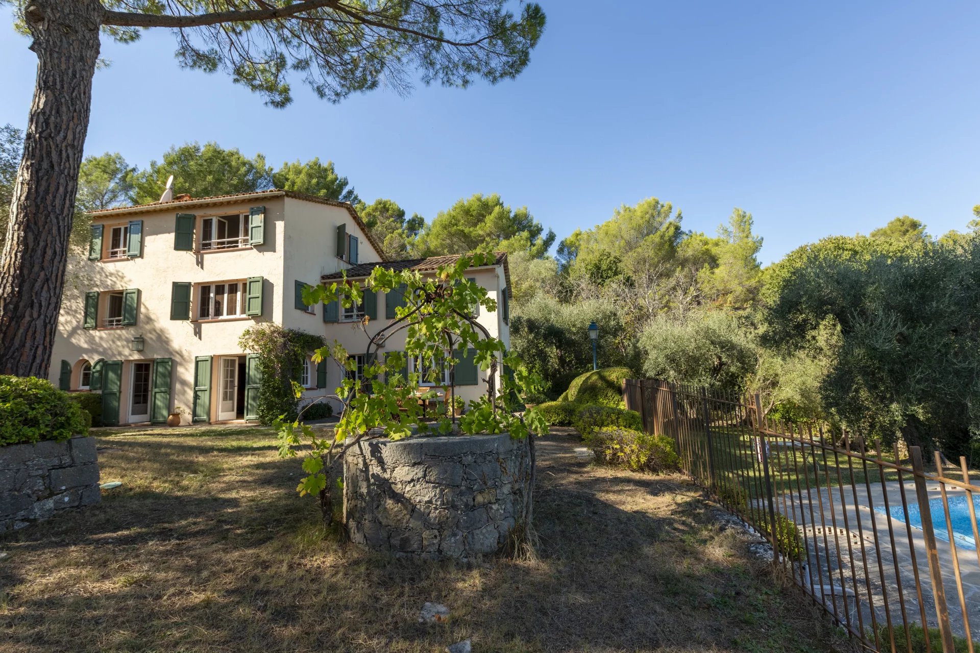 Beautiful house with swimming pool and large grounds - Grasse St Jacques Beautiful house with swimming pool and large grounds - Grasse St Jacques