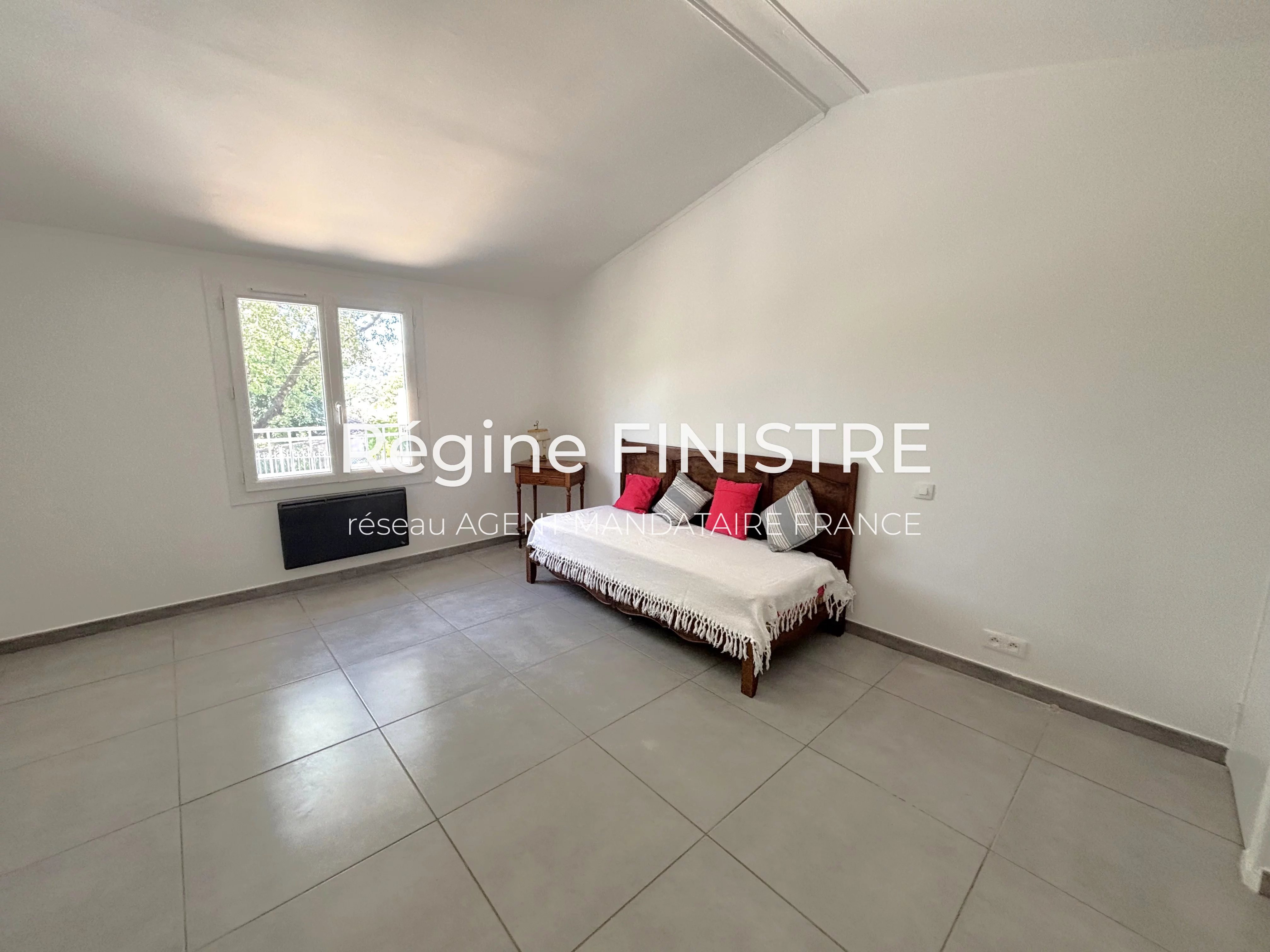 TRANS EN PROVENCE MAISON T6 129 M2 HABITABLE RENOVEE 4 CHAMBRES 2 SALLE D EAU-GARAGES — photo 12