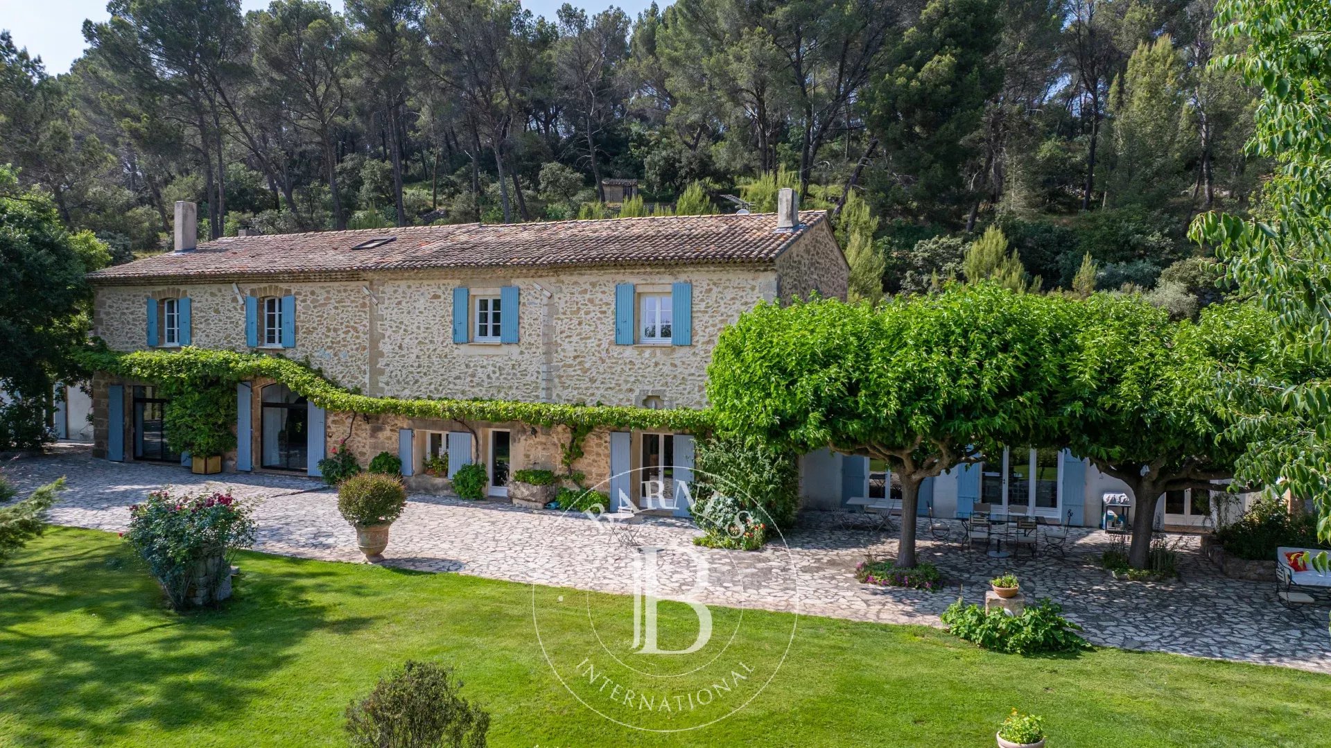 AIX-EN-PROVENCE – 17th-CENTURY MAS – 5,382 SQ FT - OUTBUILDINGS AND GARAGE 646 SQ FT – SWIMMING POOL – 13.34 ACRES GARDEN