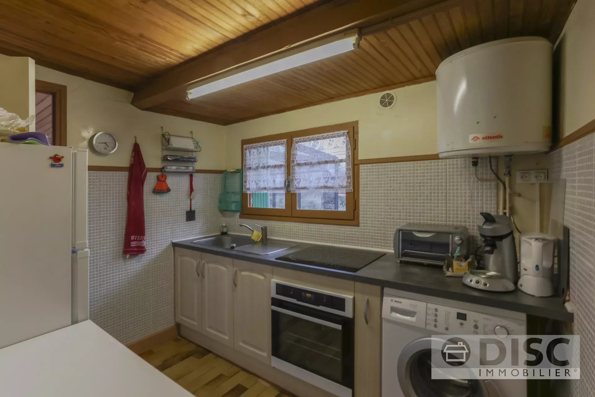 Maison à rénover avec jardin et grandes granges - Photo 4