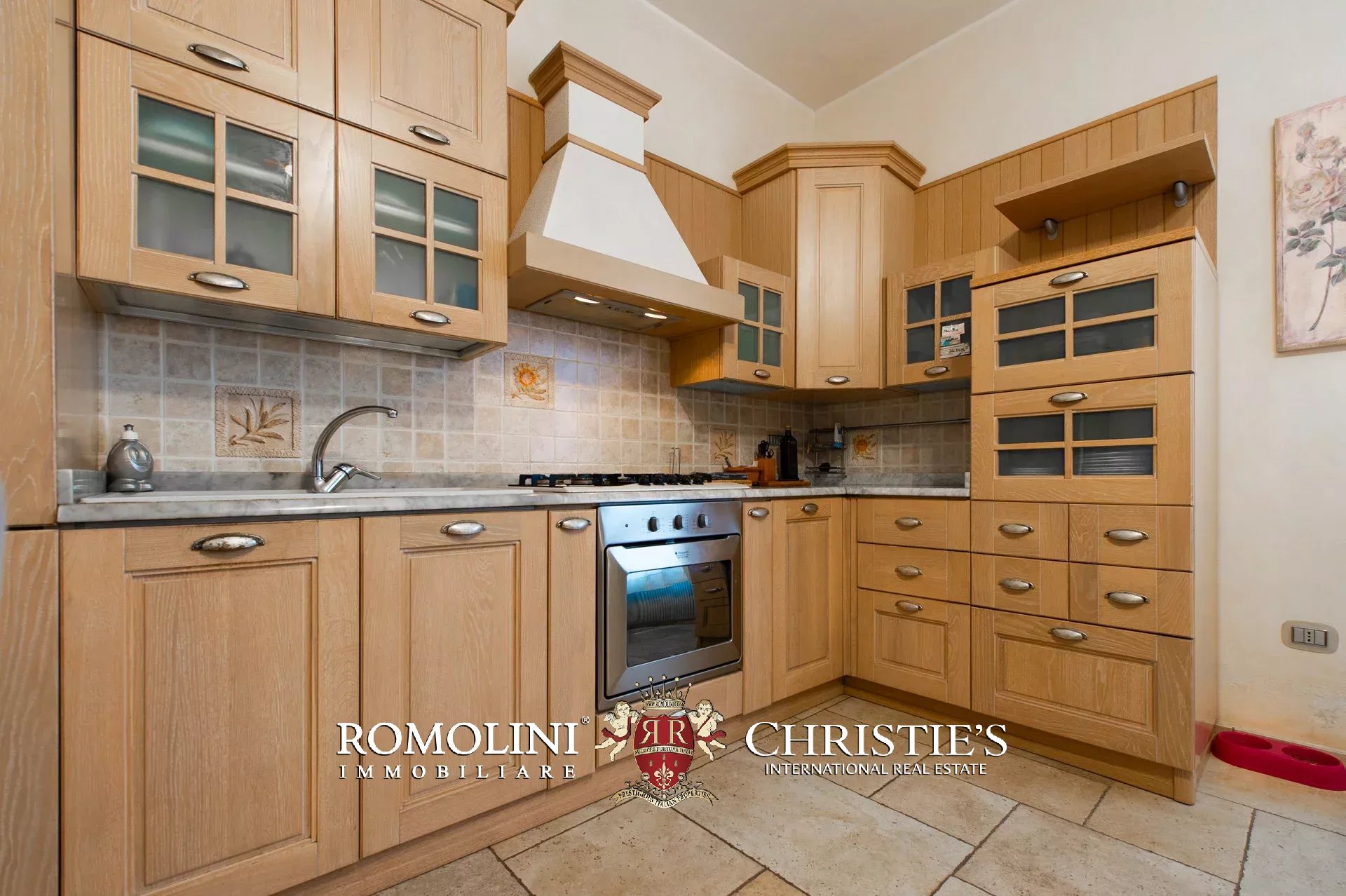 10 Bedroom Villa/Townhouse's Image 80