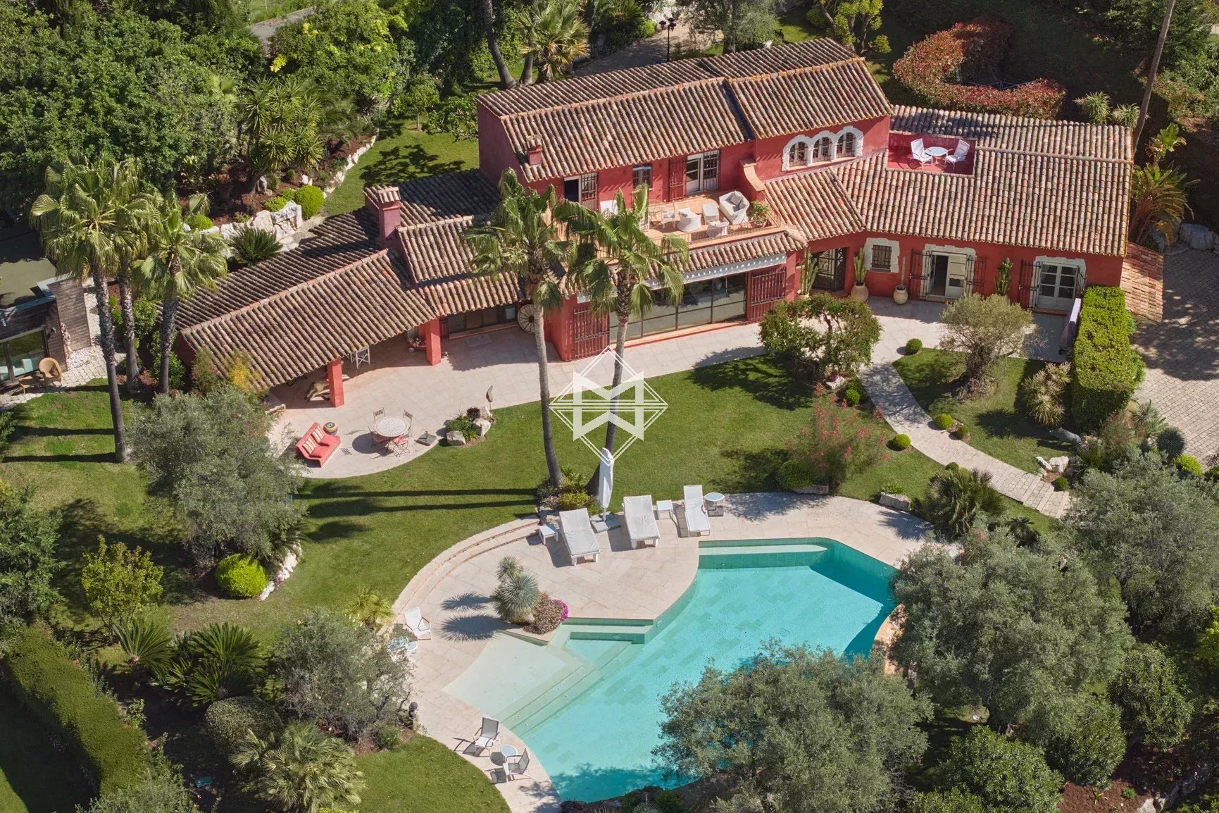 06250 MOUGINS VILLA