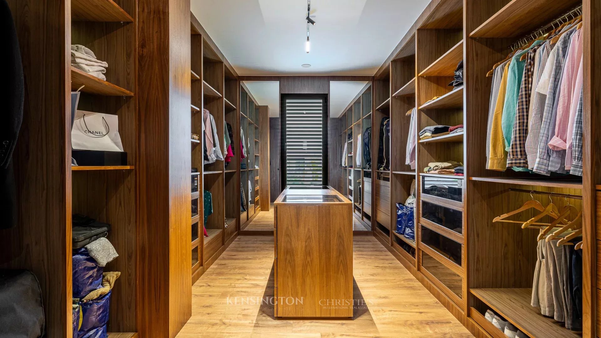 5 Bedroom Villa/Townhouse's Image 27