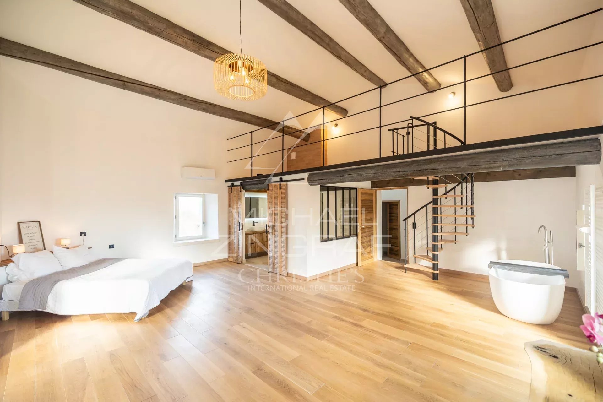 8 Bedroom Villa/Townhouse's Image 8