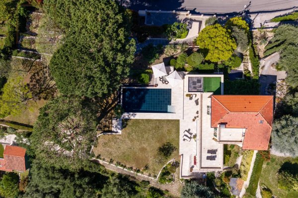 MENTON – EXCEPTIONAL VILLA IN A QUIET AND PRESTIGIOUS AREA — photo 2