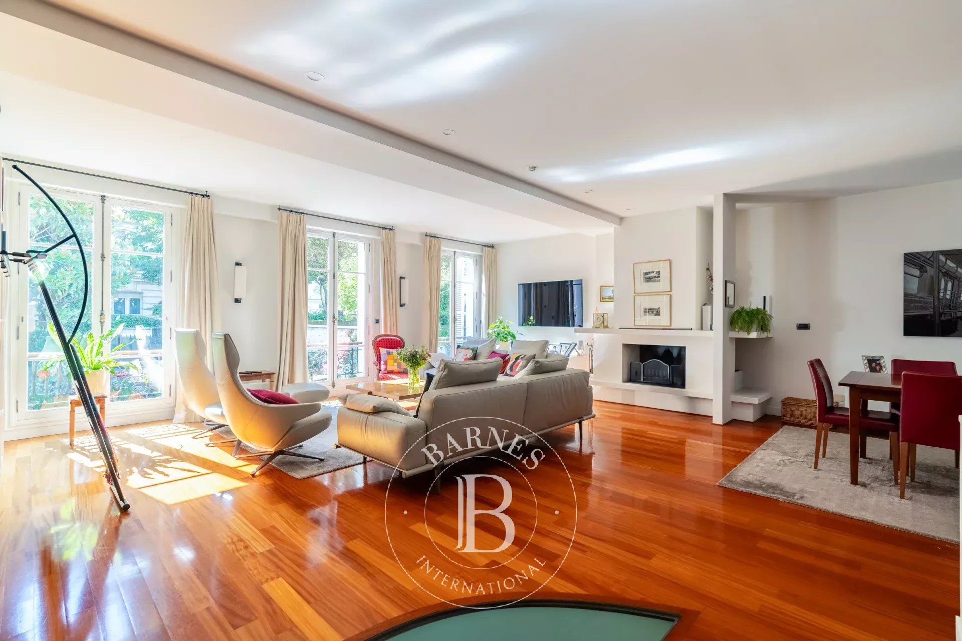 Paris 16 - Private lane - Townhouse with garden - 5 bedrooms - picture 4 title=