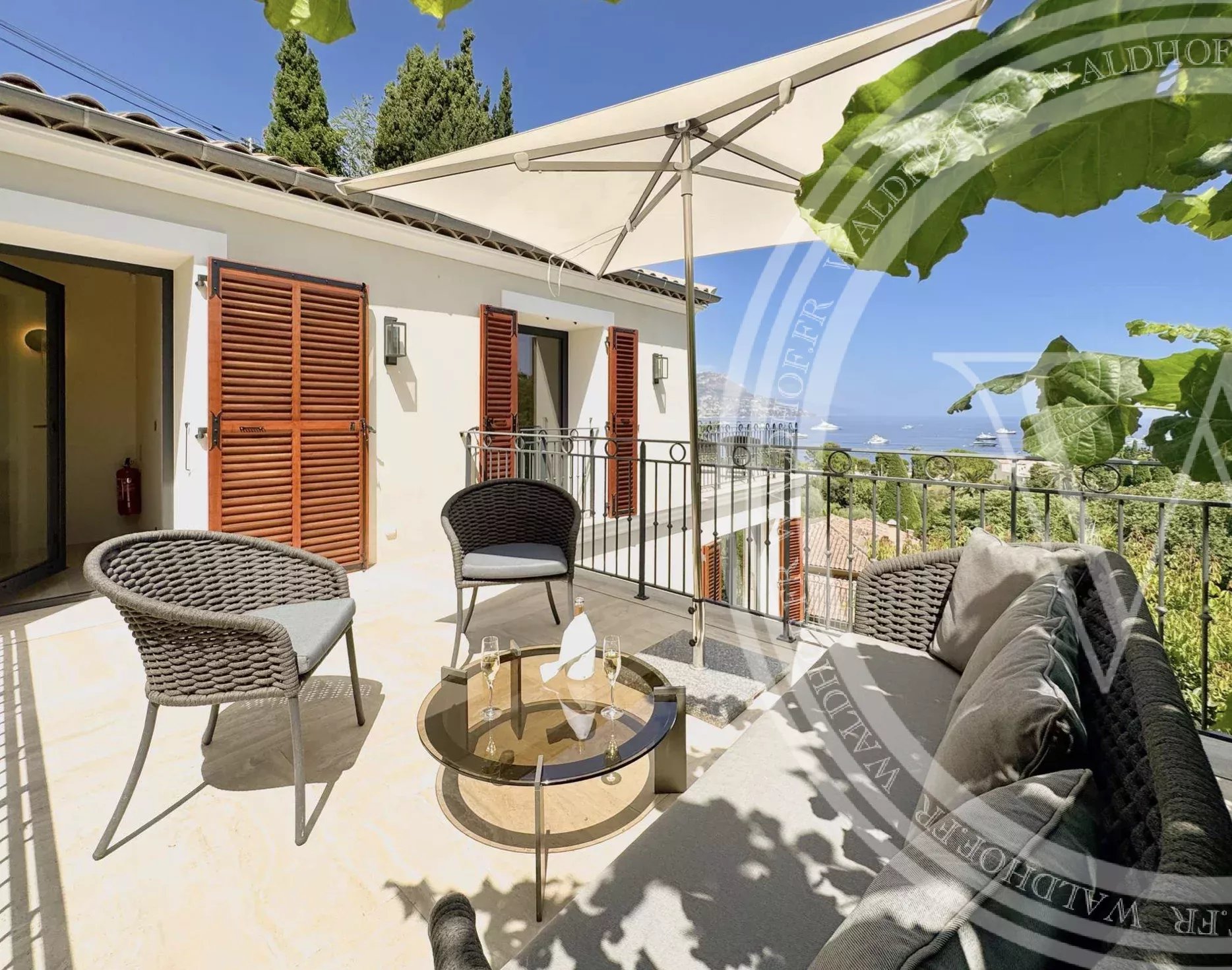 Villa contemporaine avec vue mer, piscine chauffée et studio indépendant à Saint-Jean-Cap-Ferrat