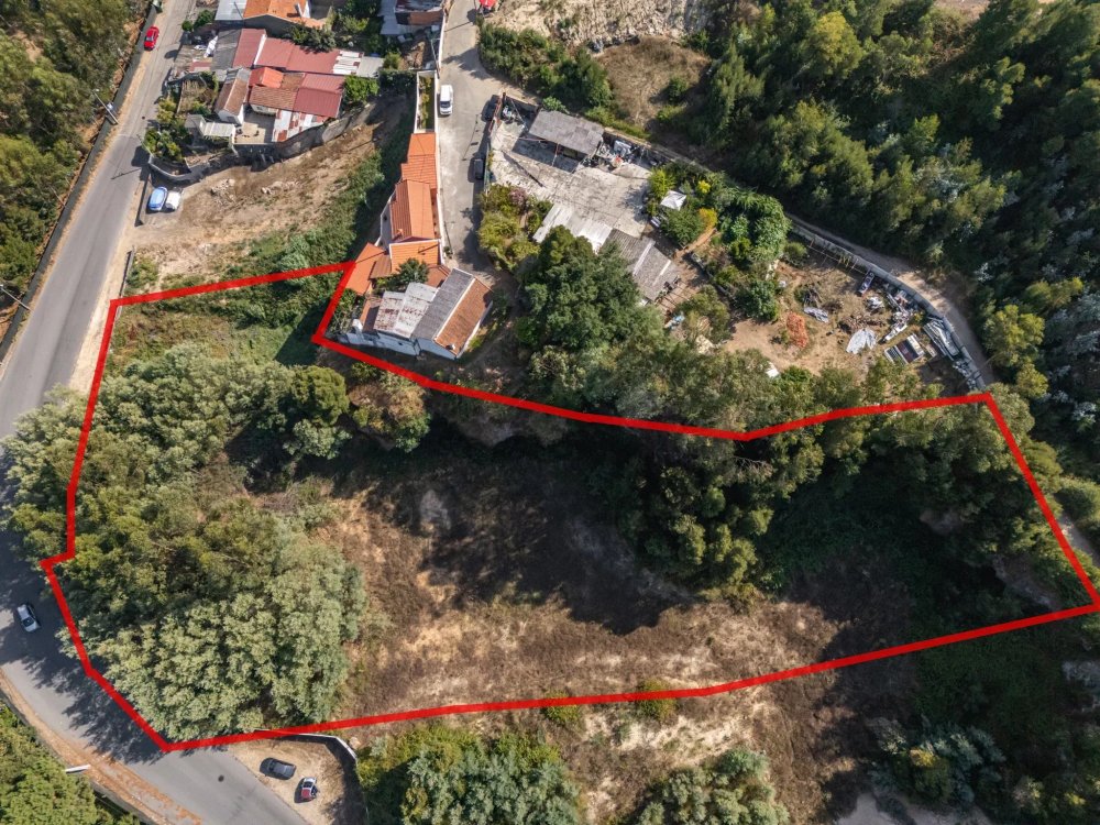 Terreno para 4 Moradias Independentes em Pedroso