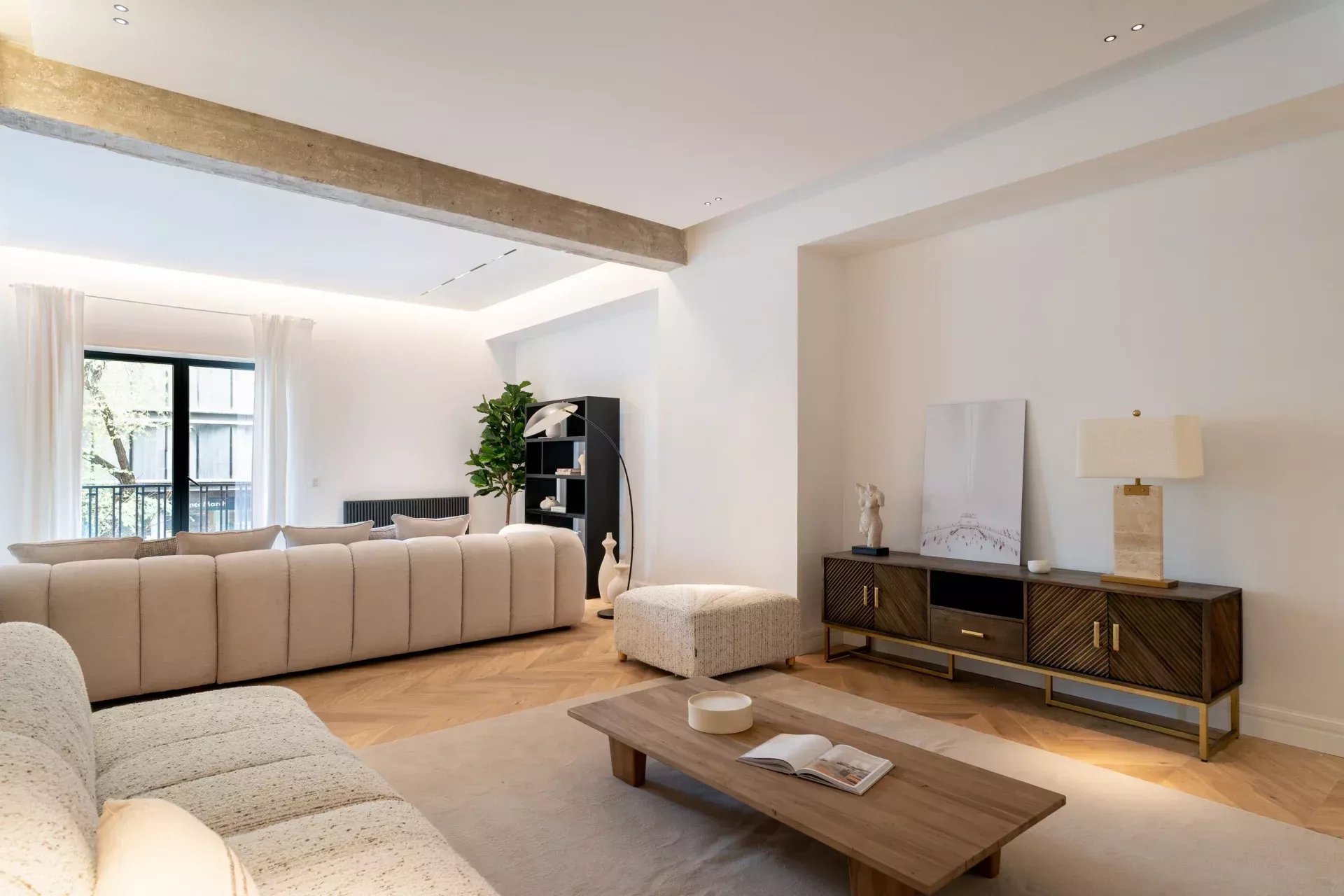 Brand New Exclusive Luxury Property on the Golden Mile - picture 16
