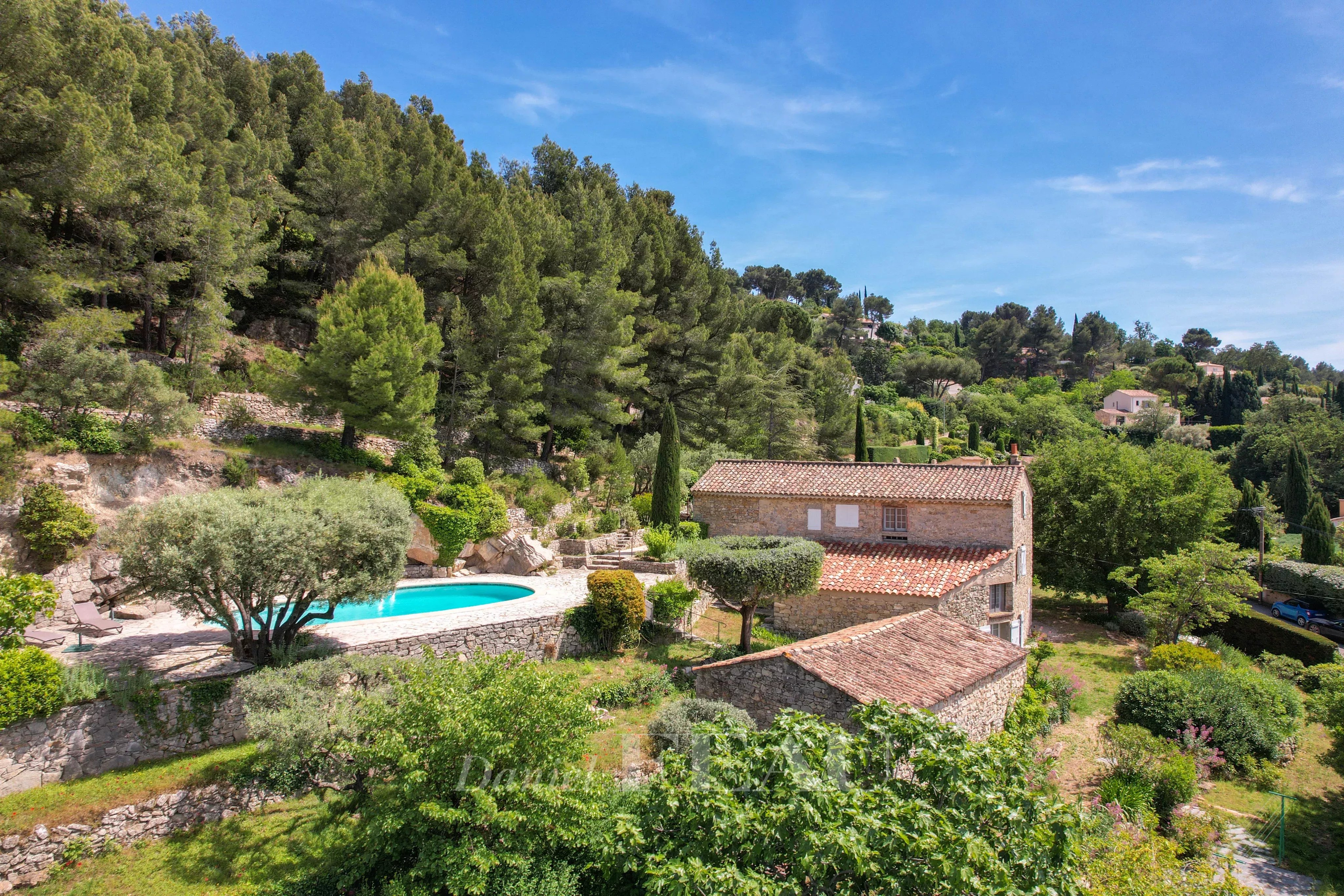 Le Beausset – A period property 15 min from the beaches